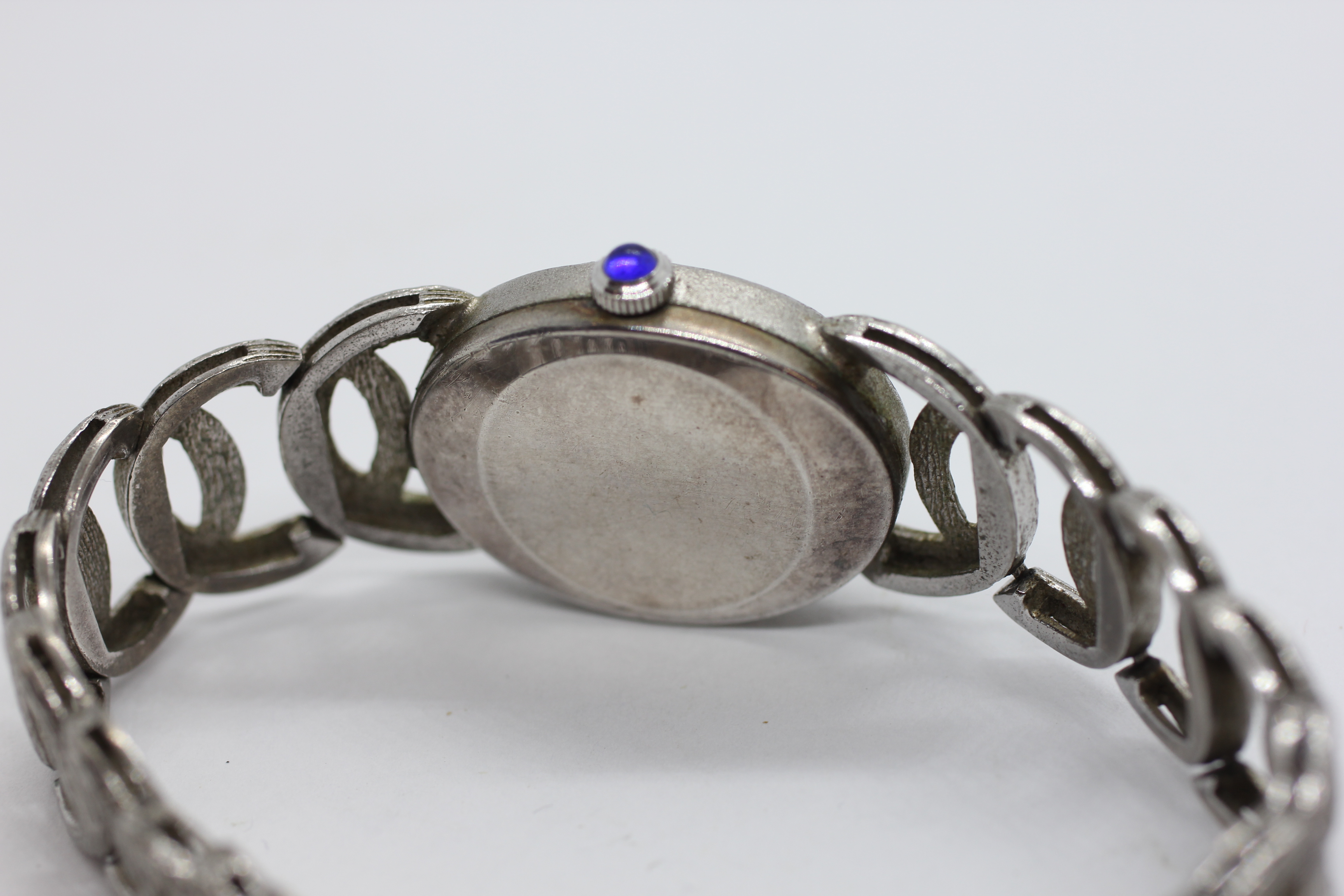 A LADIES SILVER ROTARY WRIST WATCH ON LINKED BRACELET. - Image 7 of 9