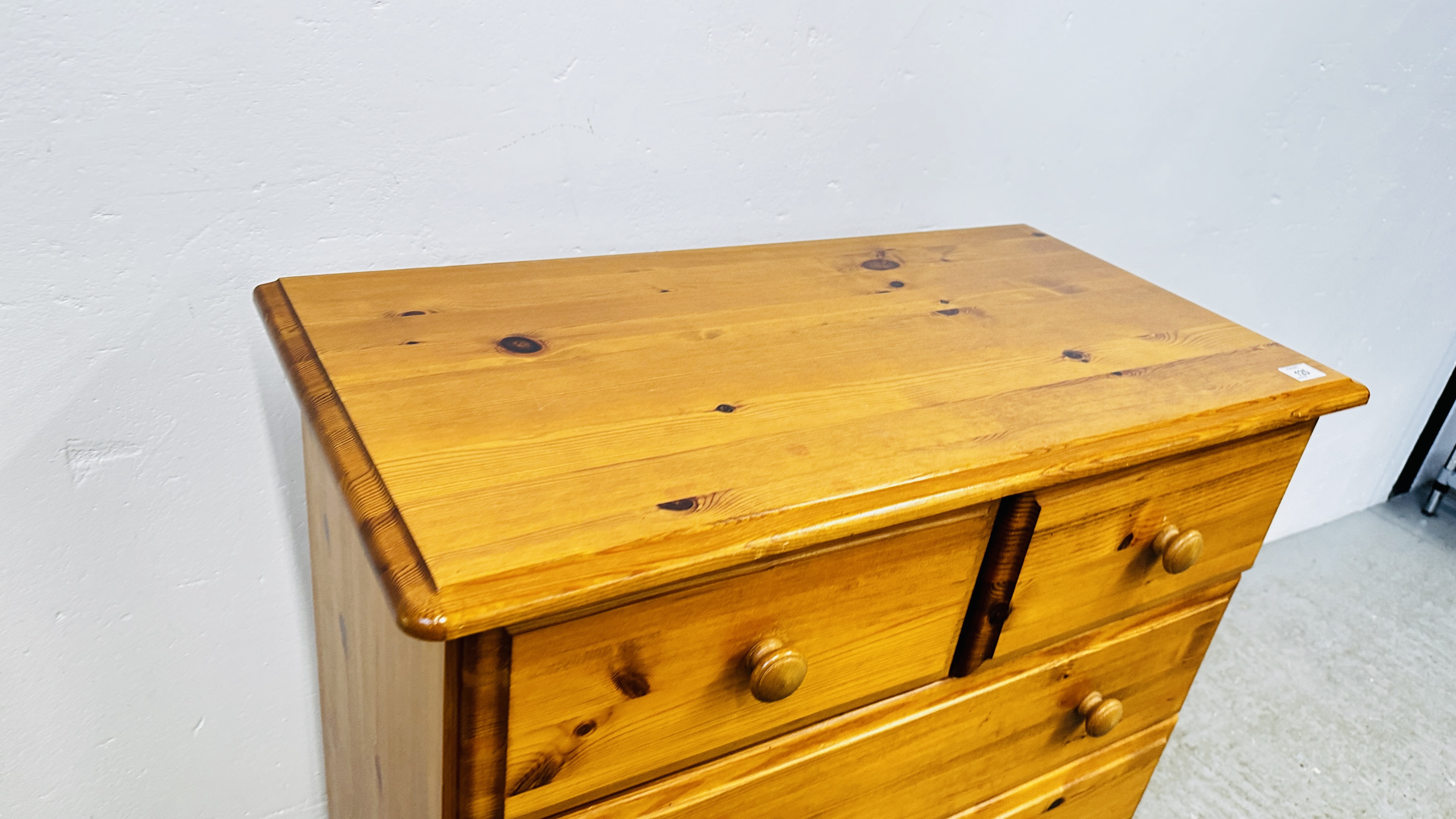 A MODERN HONEY PINE CHEST OF DRAWERS, 2 SHORT OVER 3 LONG, W 81CM, D 41CM, H 83CM. - Bild 8 aus 9