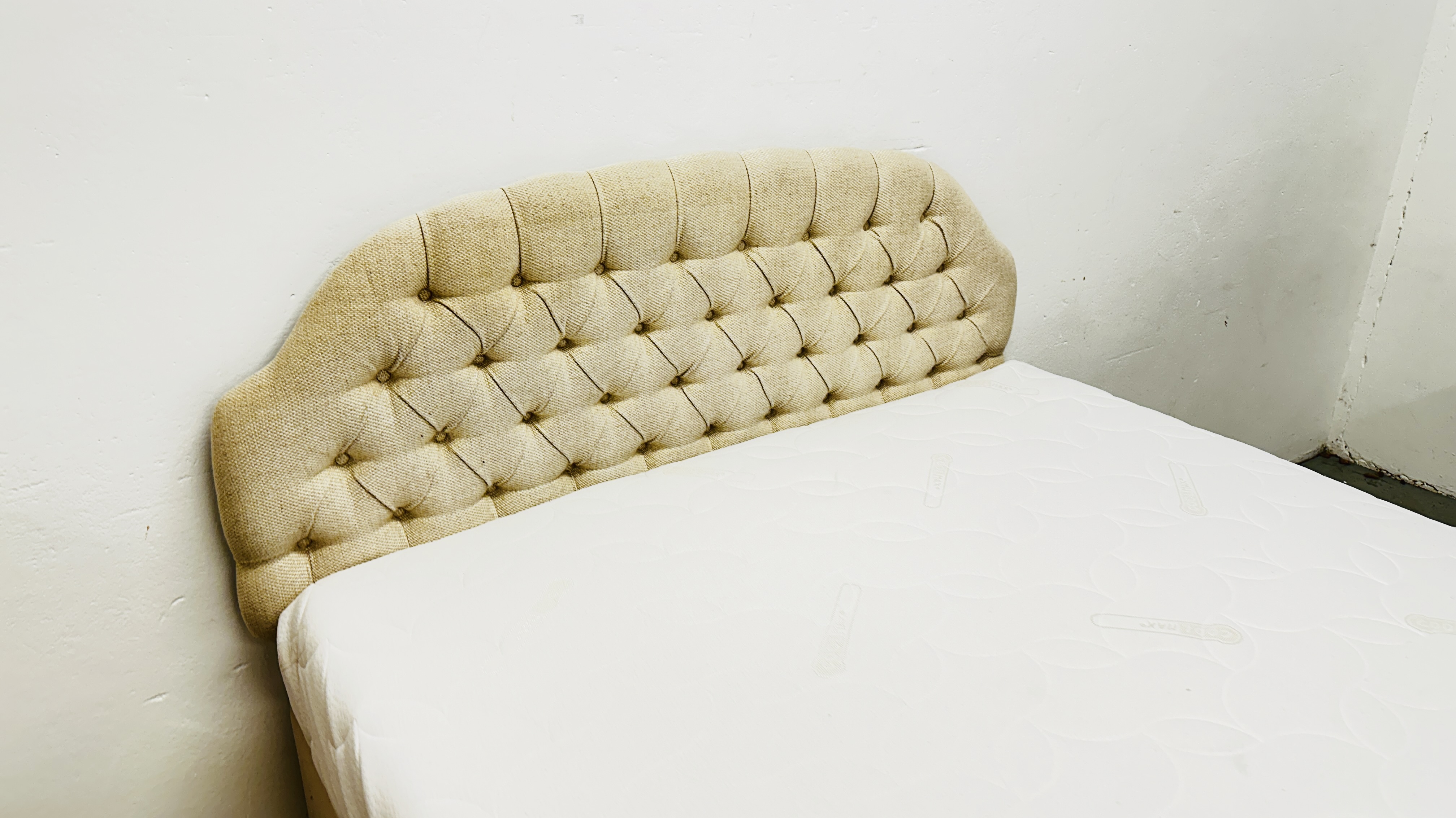 AN ELECTRICALLY ADJUSTABLE DOUBLE BED WITH COOLMAX MATTRESS AND OATMEAL UPHOLSTERED STEWART JONES - Image 6 of 16