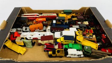 A TRAY OF ASSORTED DIE-CAST MODEL VEHICLES TO INCLUDE MATCHBOX AND CORGI EXAMPLES ETC.