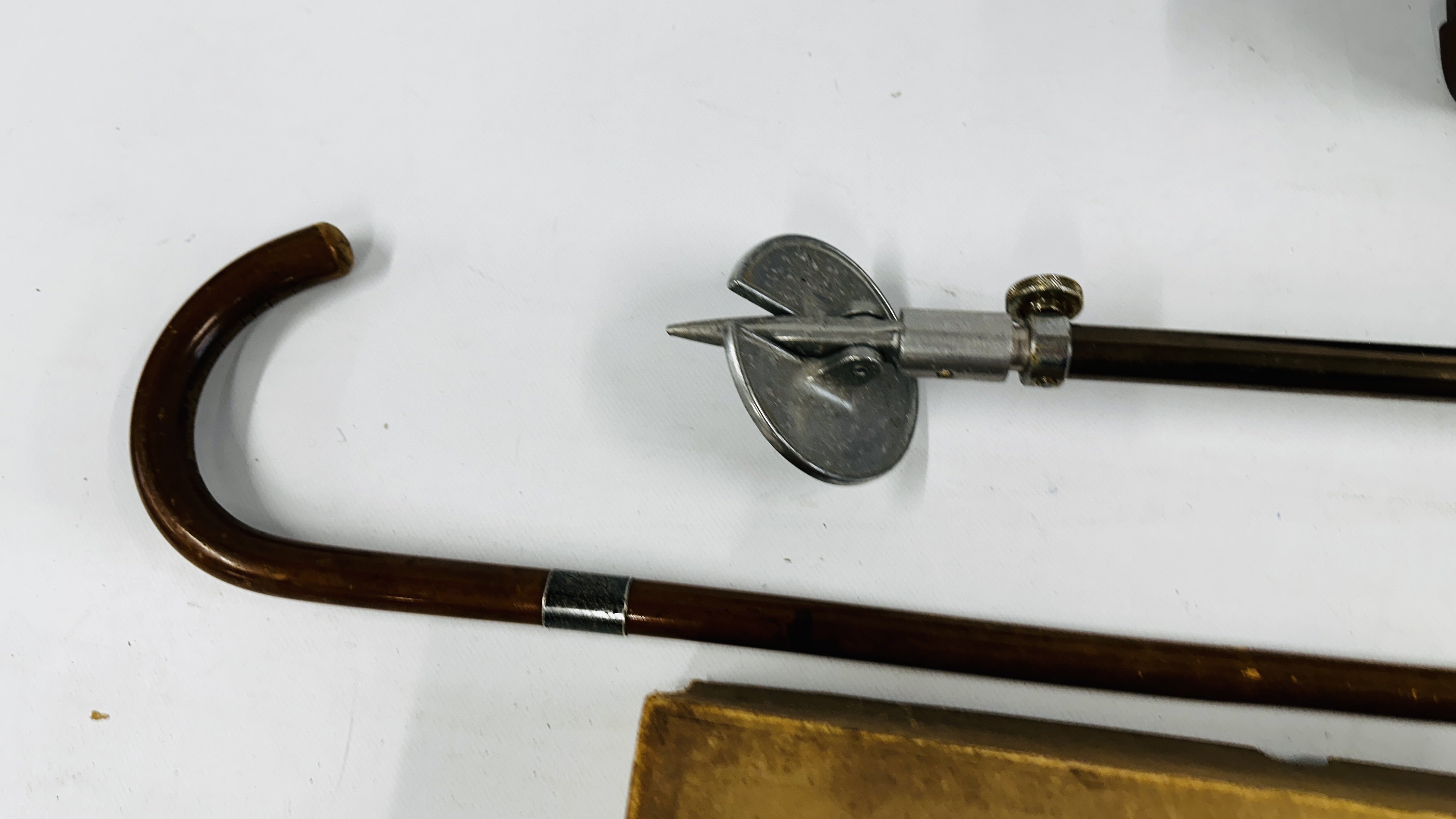 4 PAIRS OF LEATHER AND CLOTH GATERS, FEATHERWEIGHT SHOOTING STICK, - Image 5 of 7