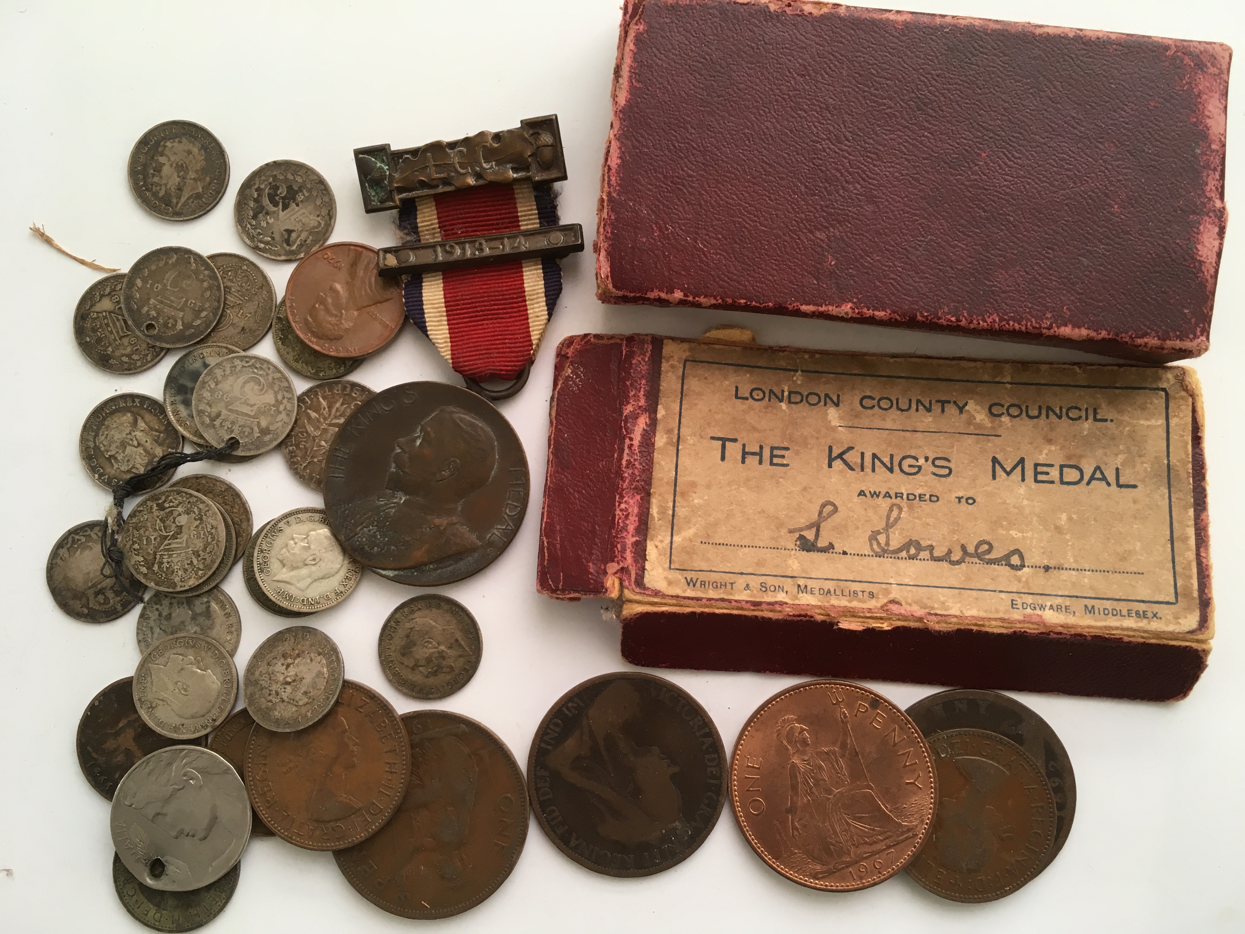 MEDALS: LONDON COUNTY COUNCIL 1913-14 KINGS MEDAL NAMED TO L.