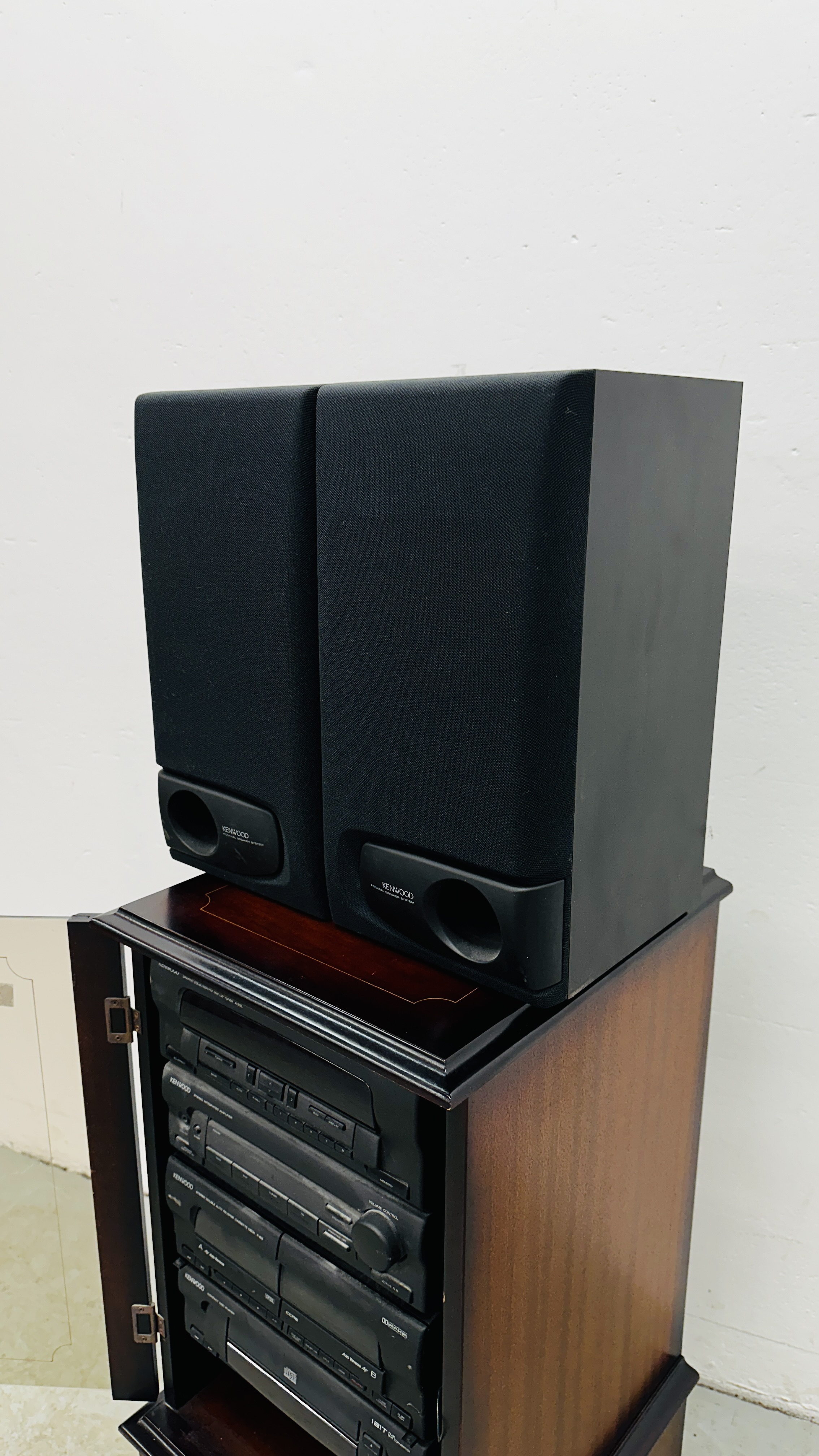 KENWOOD MIDI HI-FI SYSTEM IN CABINET COMPLETE WITH LOUDSPEAKERS, - Image 4 of 5