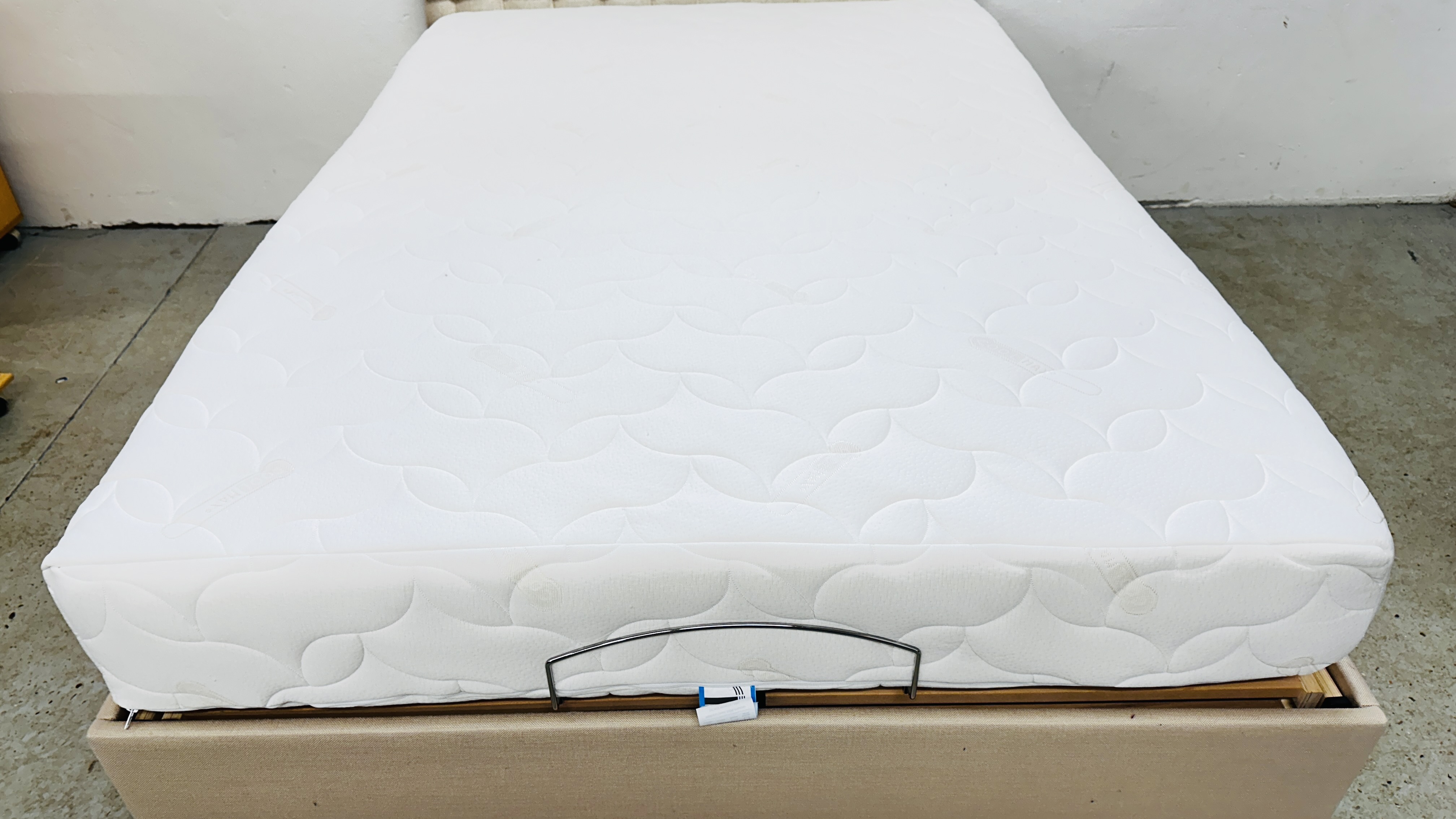 AN ELECTRICALLY ADJUSTABLE DOUBLE BED WITH COOLMAX MATTRESS AND OATMEAL UPHOLSTERED STEWART JONES - Image 2 of 16