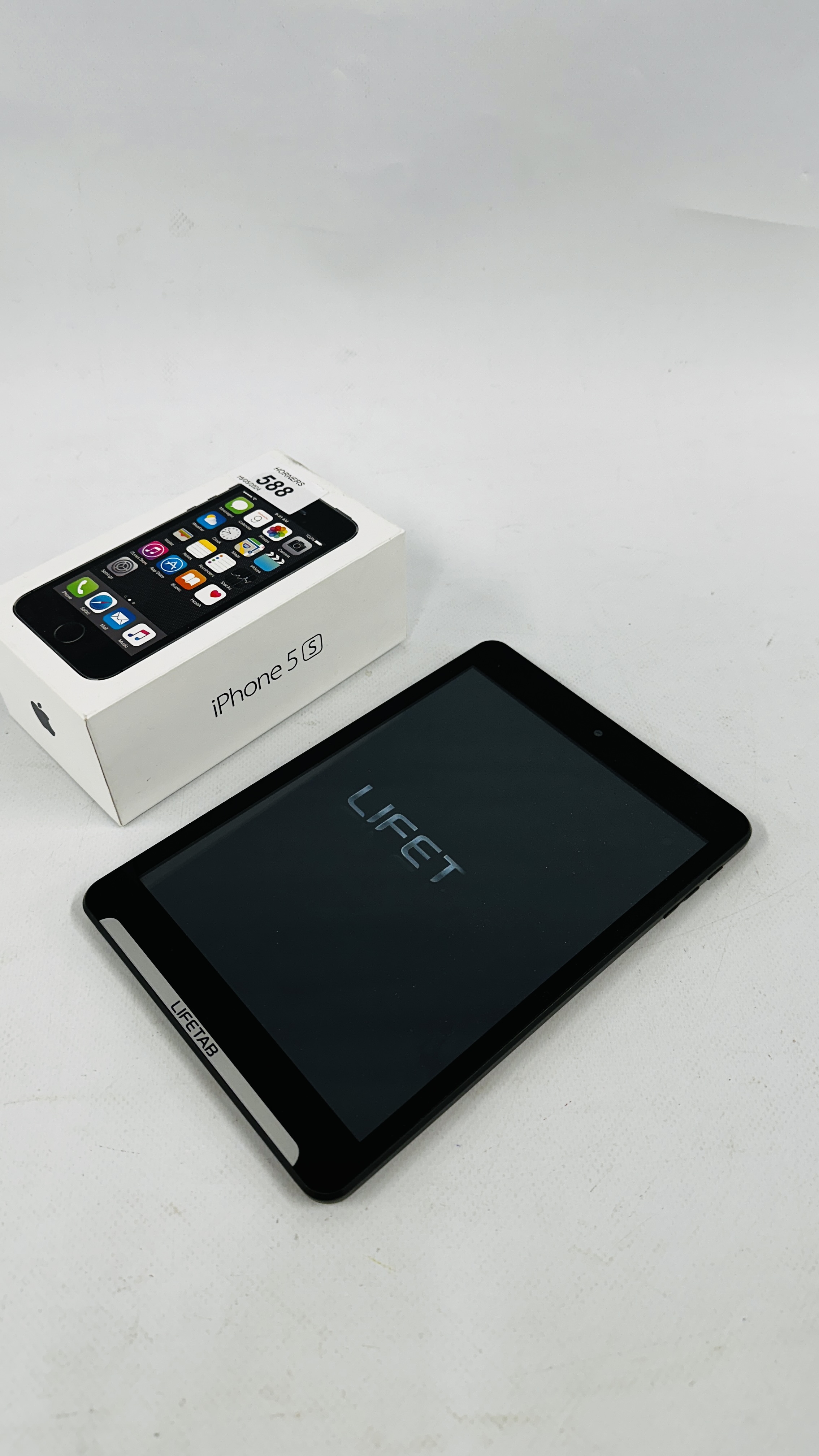 IPHONE 5 16GB IMEI 359138071732571 AND MEDION "LIFETAB" TABLET - SOLD AS SEEN. - Image 8 of 10