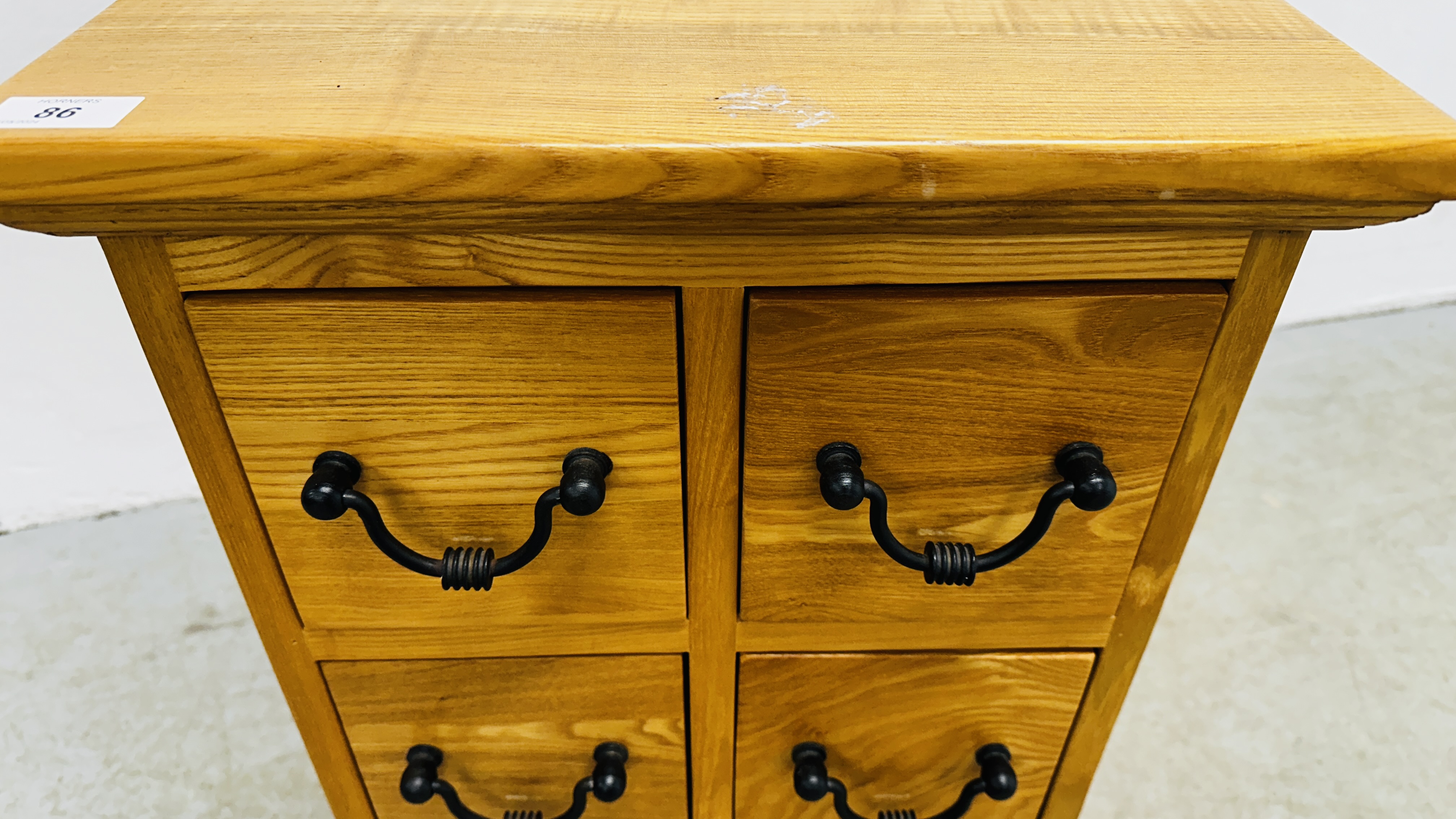 A MODERN HONEY PINE 6 DRAWER CHEST W 42 X D 33.5 X H 63CM. - Bild 4 aus 7