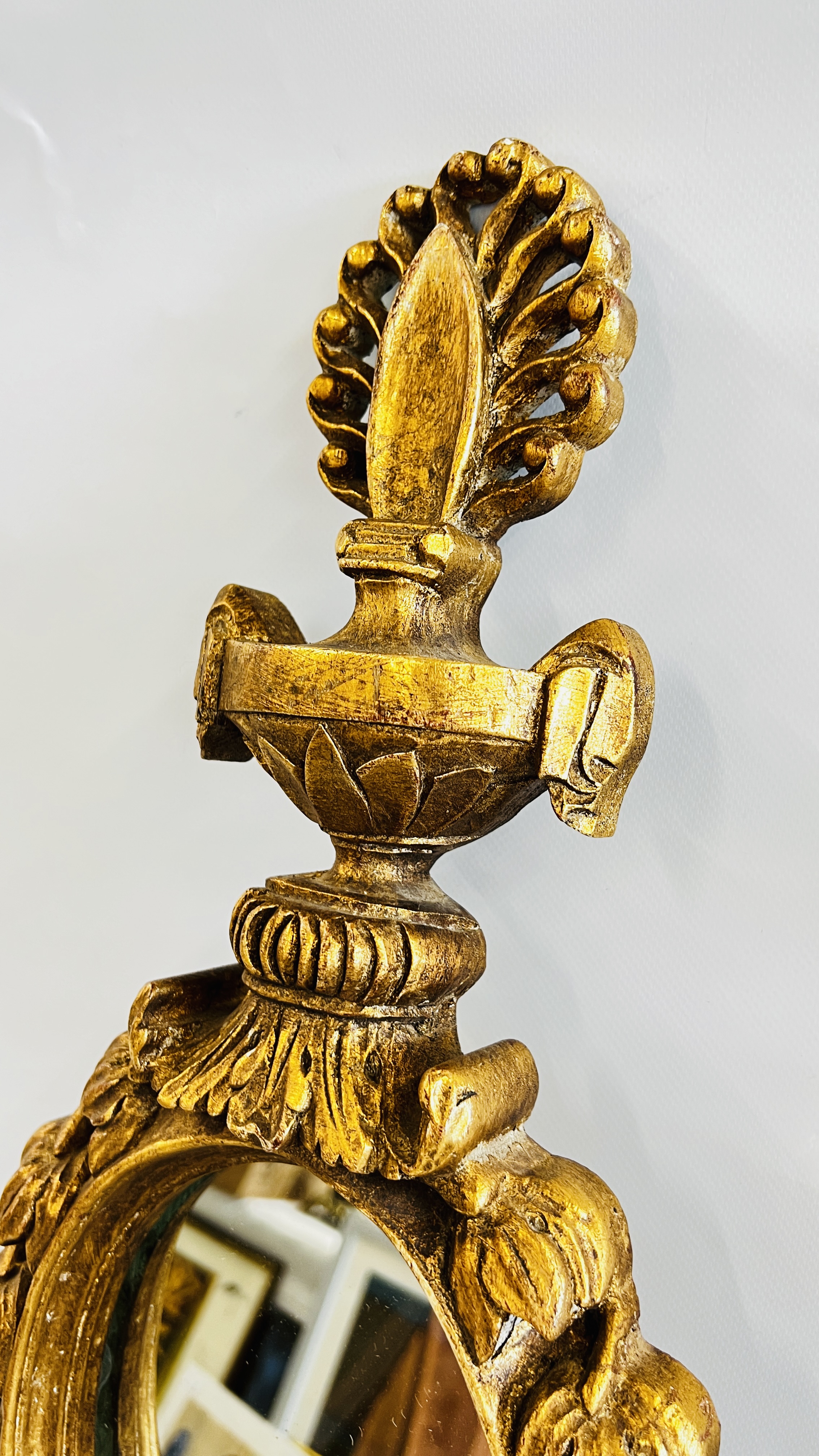 A PAIR OF ELABORATE GILT FINISH TWO BRANCH WALL SCONCES WITH MIRRORED INSERTS H 76CM. - Bild 8 aus 9