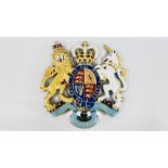 (R) UK COAT OF ARMS PLAQUE