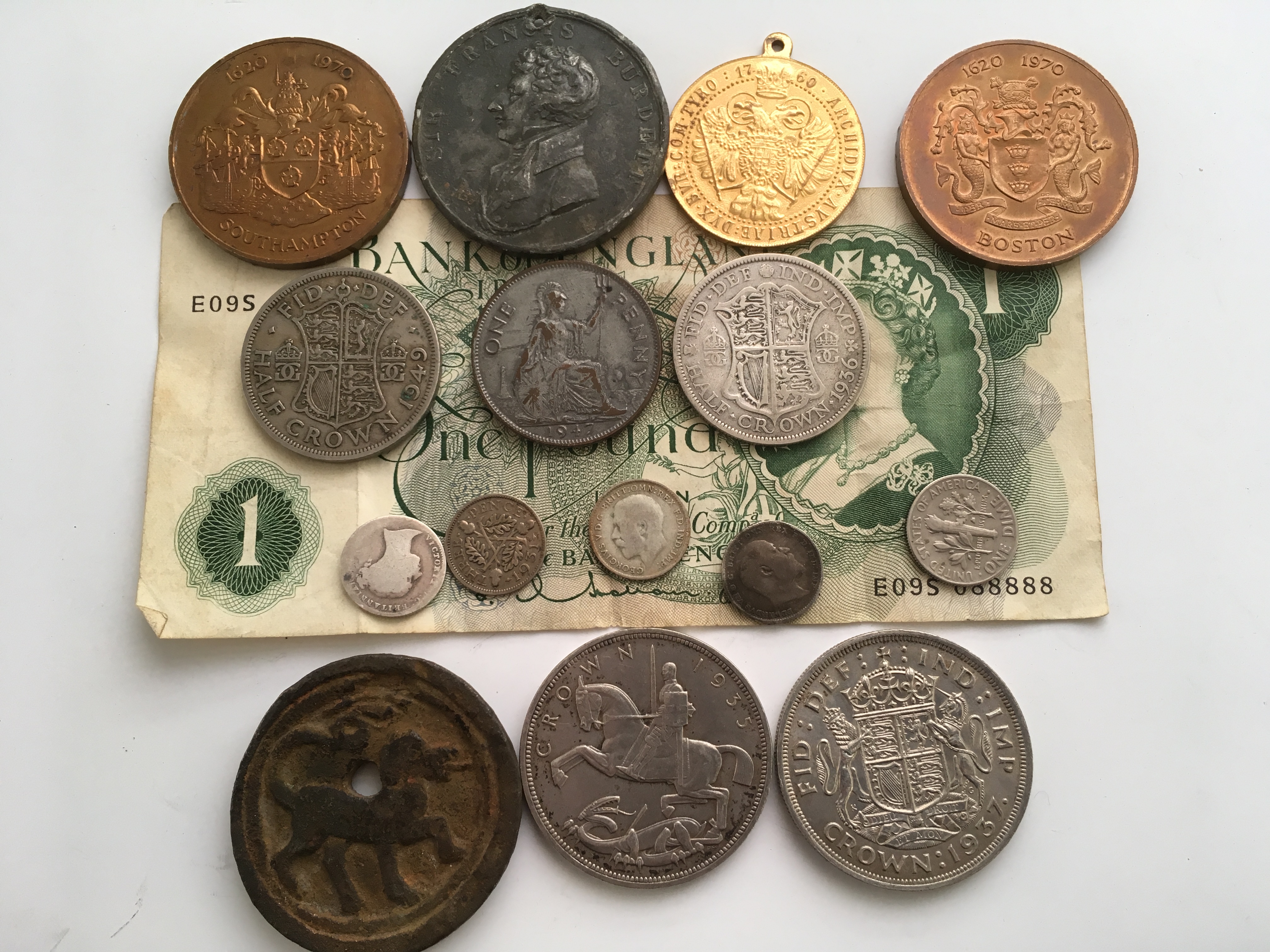 COINS: TUB WITH SMALL MIXED LOT INCLUDING GB CROWNS 1935, 1937, MEDALLIONS,