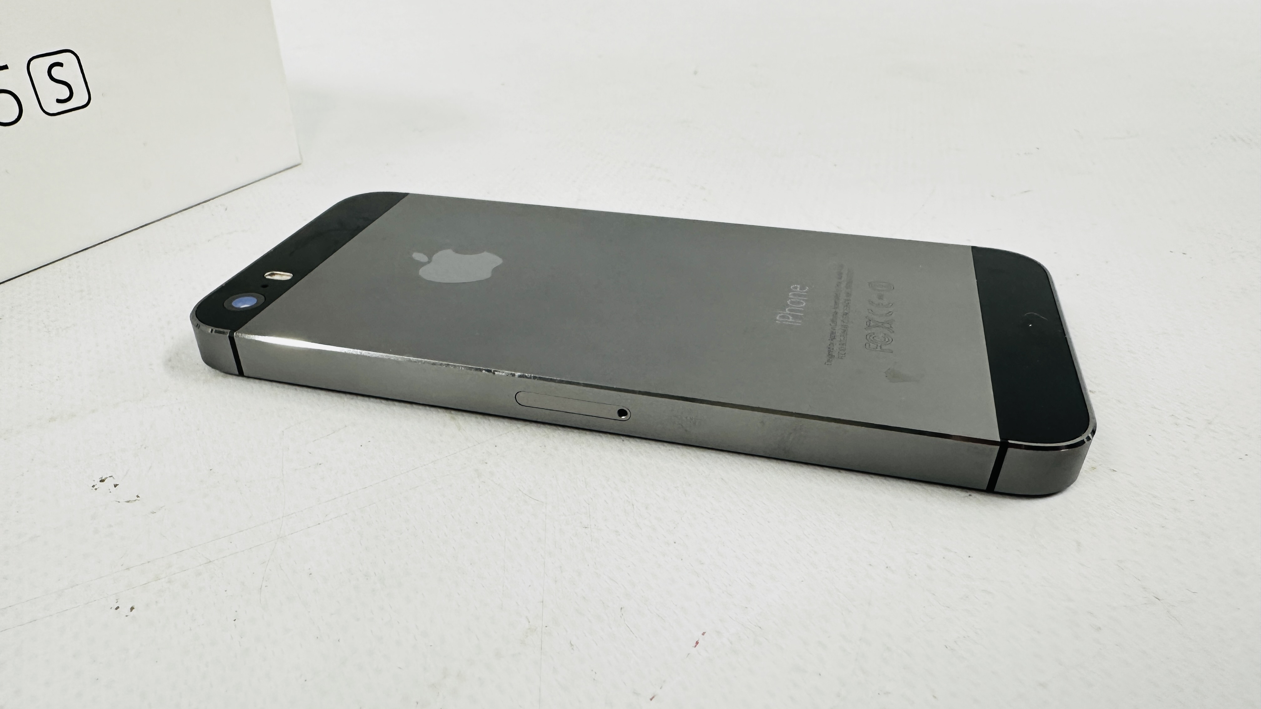IPHONE 5 16GB IMEI 359138071732571 AND MEDION "LIFETAB" TABLET - SOLD AS SEEN. - Image 4 of 10