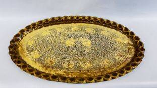 AN IMPRESSIVE LARGE OVAL BRASS TRAY ENGRAVED WITH EASTERN ELEPHANTS AND FOLIAGE W 92CM X H 57.5CM.