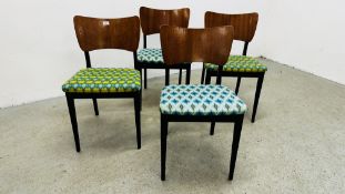 A SET OF 4 MID CENTURY DINING CHAIRS.