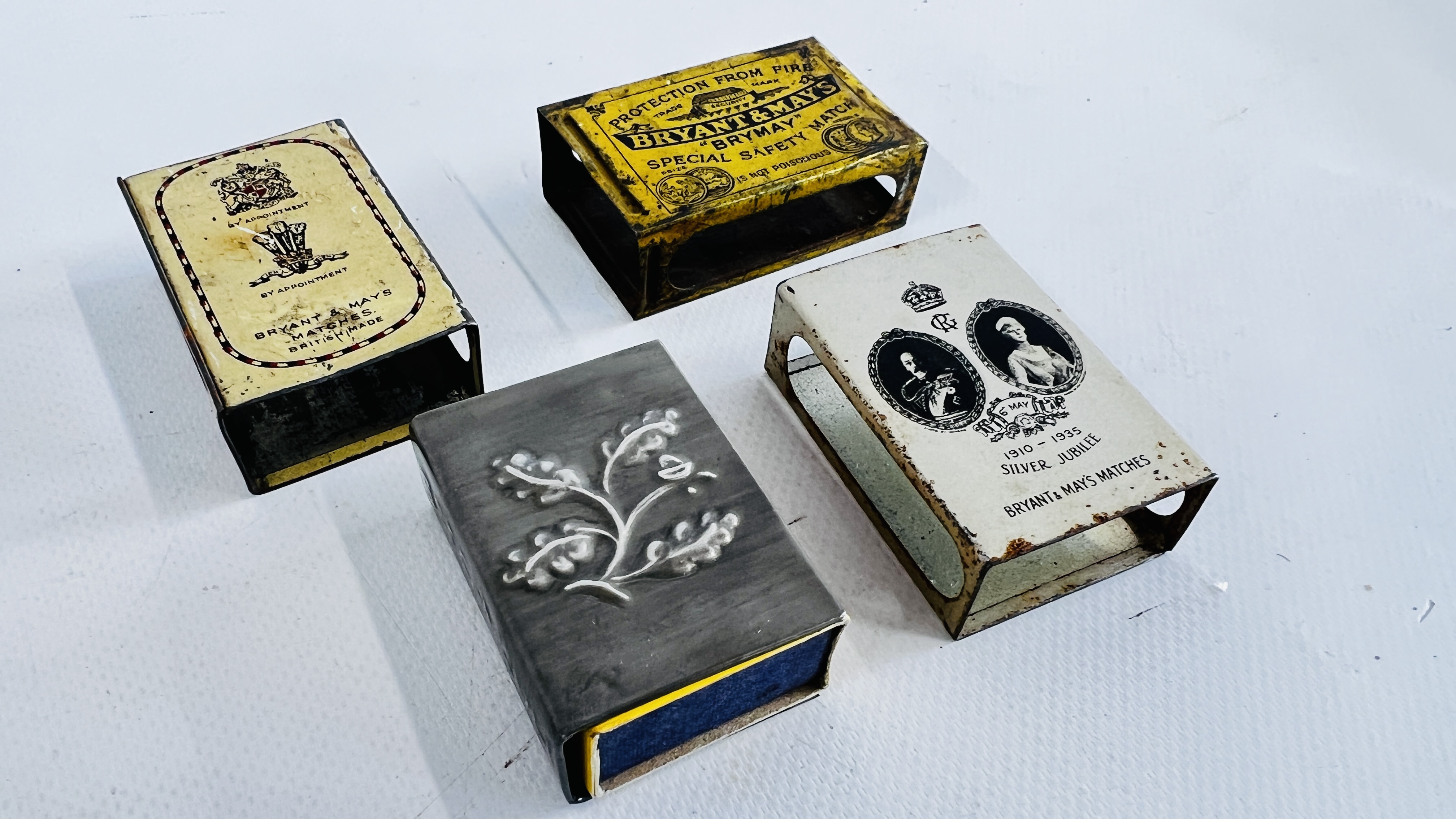 COLLECTION OF 10 ANTIQUE MATCH BOX HOLDERS AND VESTAS INCLUDING BRYANT AND MAY, BOOK DESIGN, - Image 4 of 4
