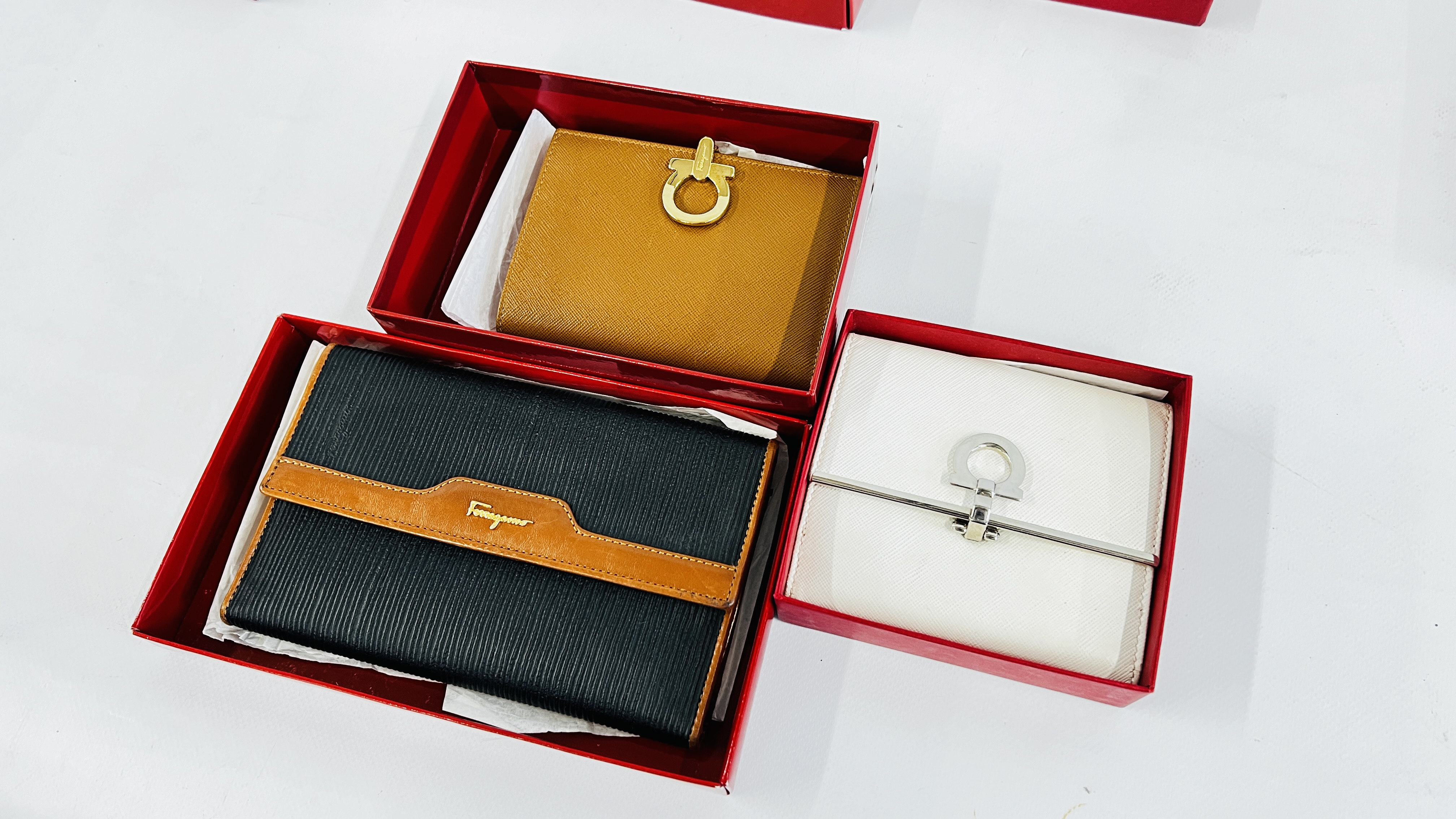 A GROUP OF 6 BOXED DESIGNER PURSES MARKED "SALVADOR FERRAGAMA". - Image 4 of 5