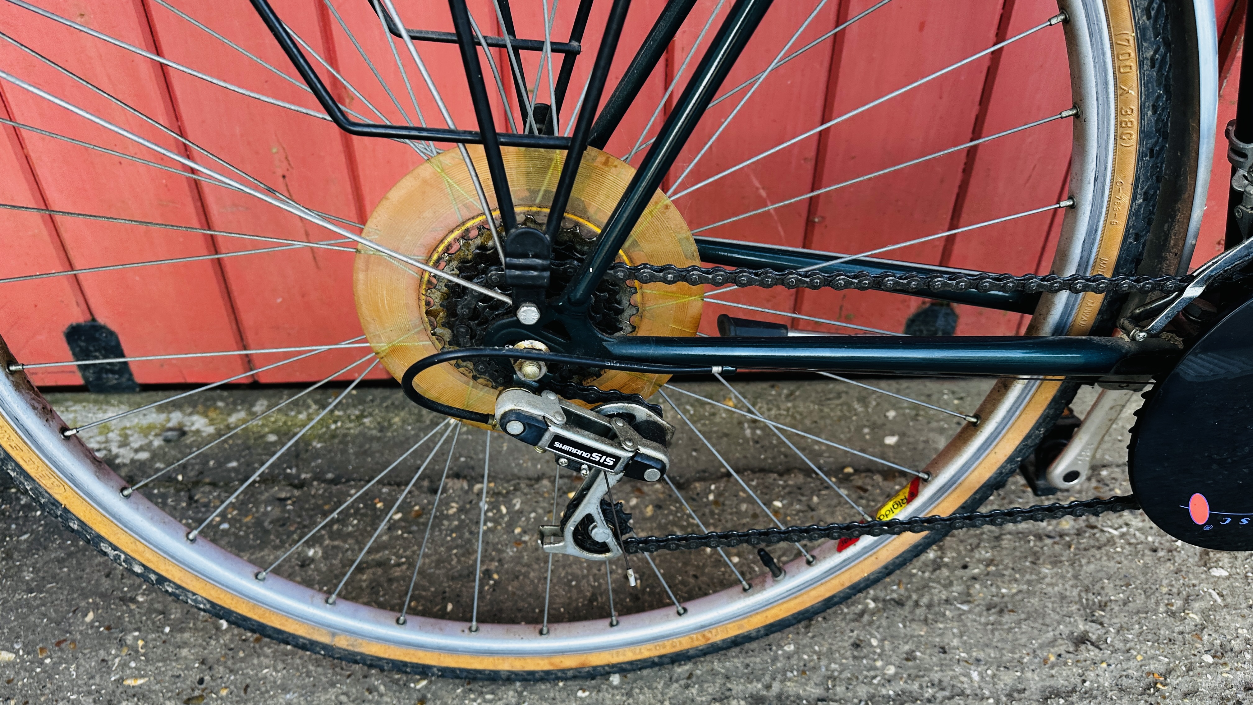 A GENT'S CLAUDE BUTLER LEGAND 18 SPEED BICYCLE. - Image 15 of 18