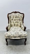 A CONTINENTAL DESIGN UPHOLSTERED BUTTON BACK EASY CHAIR.