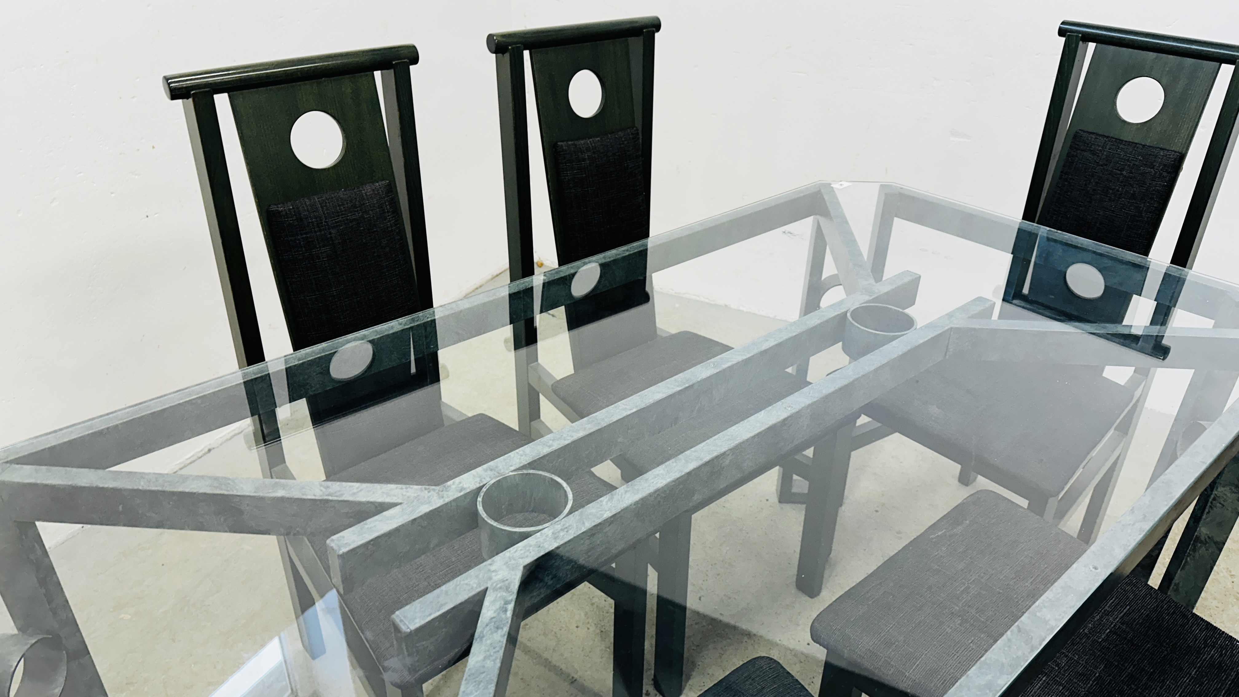 A DESIGNER MODERN METAL CRAFT DINING TABLE WITH GLASS TOP 155CM X 80CM ACCOMPANIED BY A SET OF SIX - Bild 5 aus 14