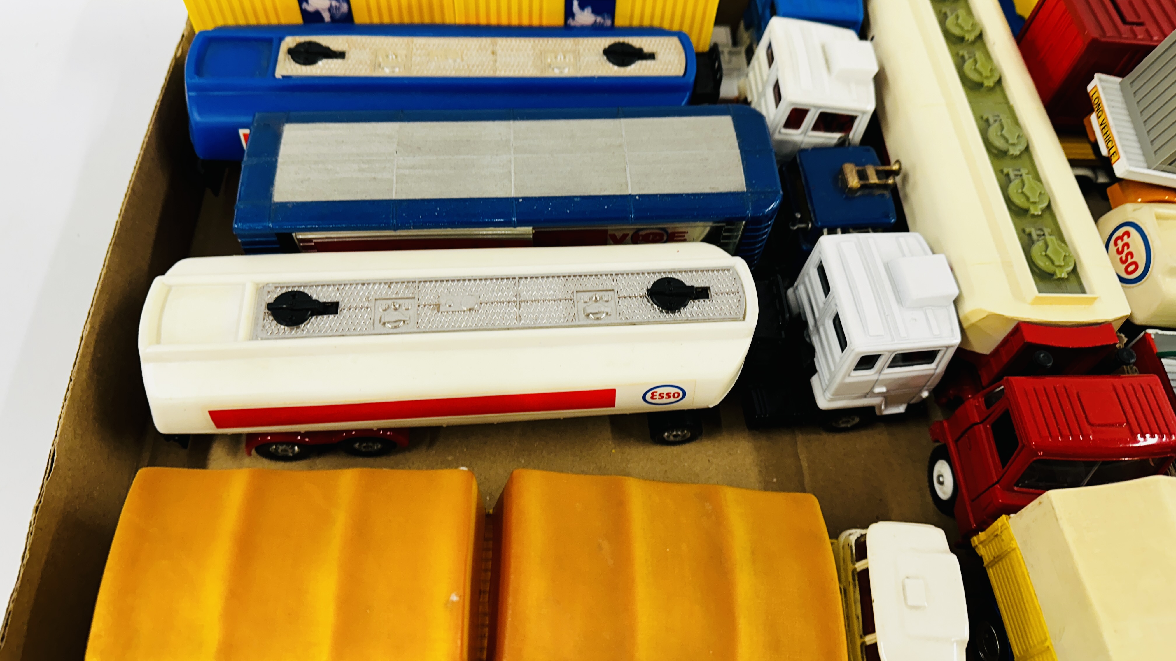 2 X TRAYS CONTAINING A GROUP OF ASSORTED DIE-CAST MODEL TRANSPORTER LORRIES TO INCLUDE ESSO AND - Image 6 of 16