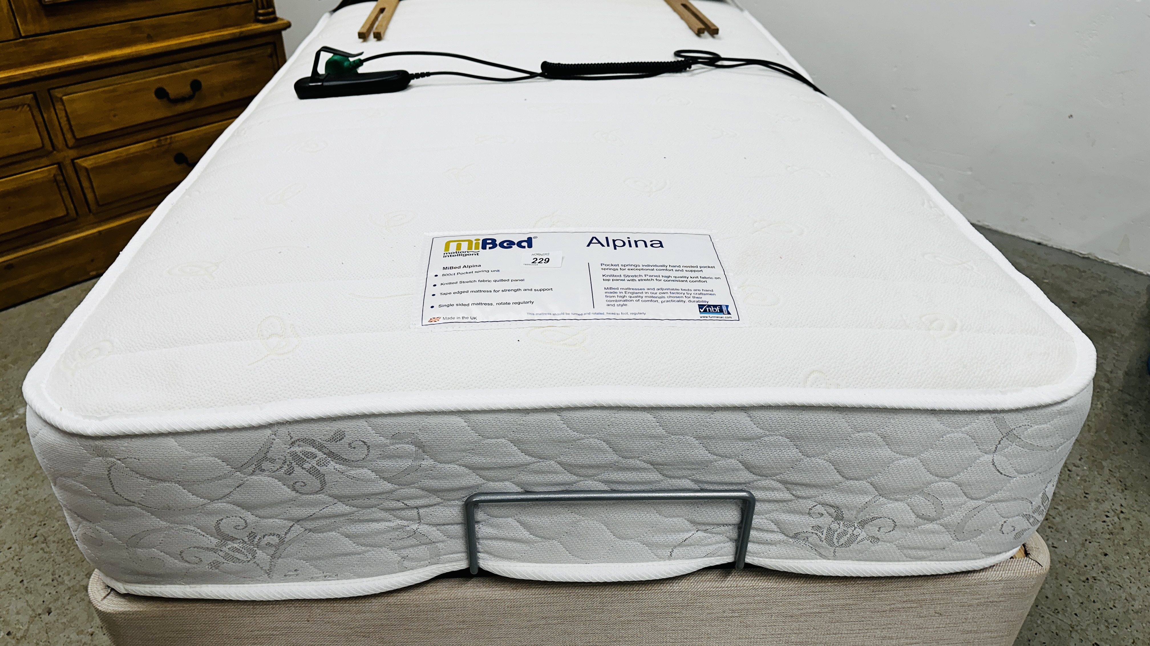 A MIBED ALPINA MOTION INTELLIGENT SINGLE POCKET SPRING ELECTRICALLY ADJUSTED BED AND MATTRESS - - Image 2 of 11