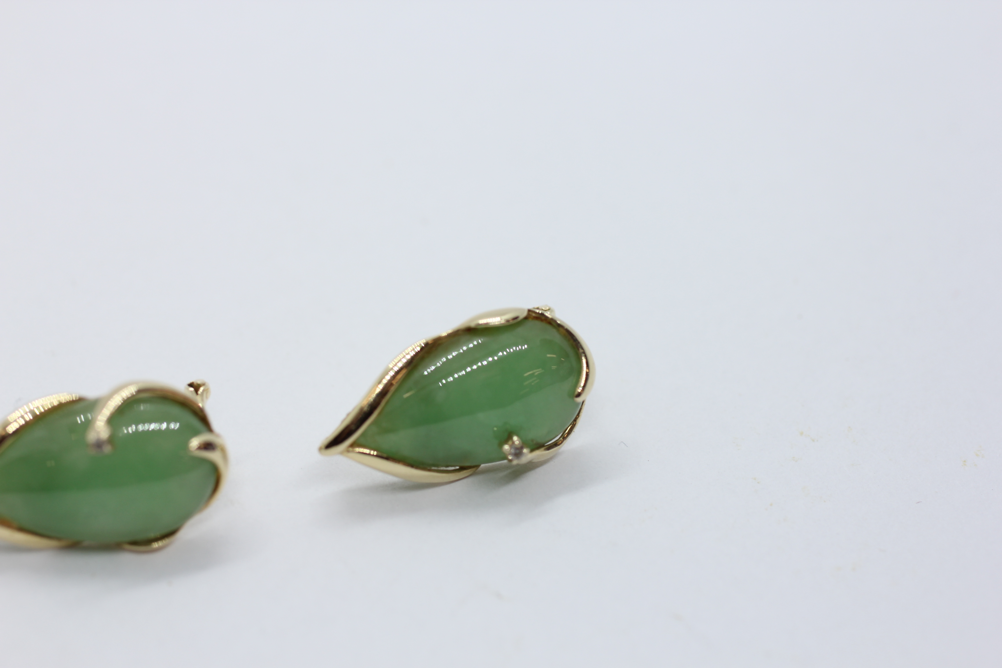 A PAIR OF 14CT GOLD JADE AND DIAMOND DESIGNER EARRINGS. - Image 2 of 7