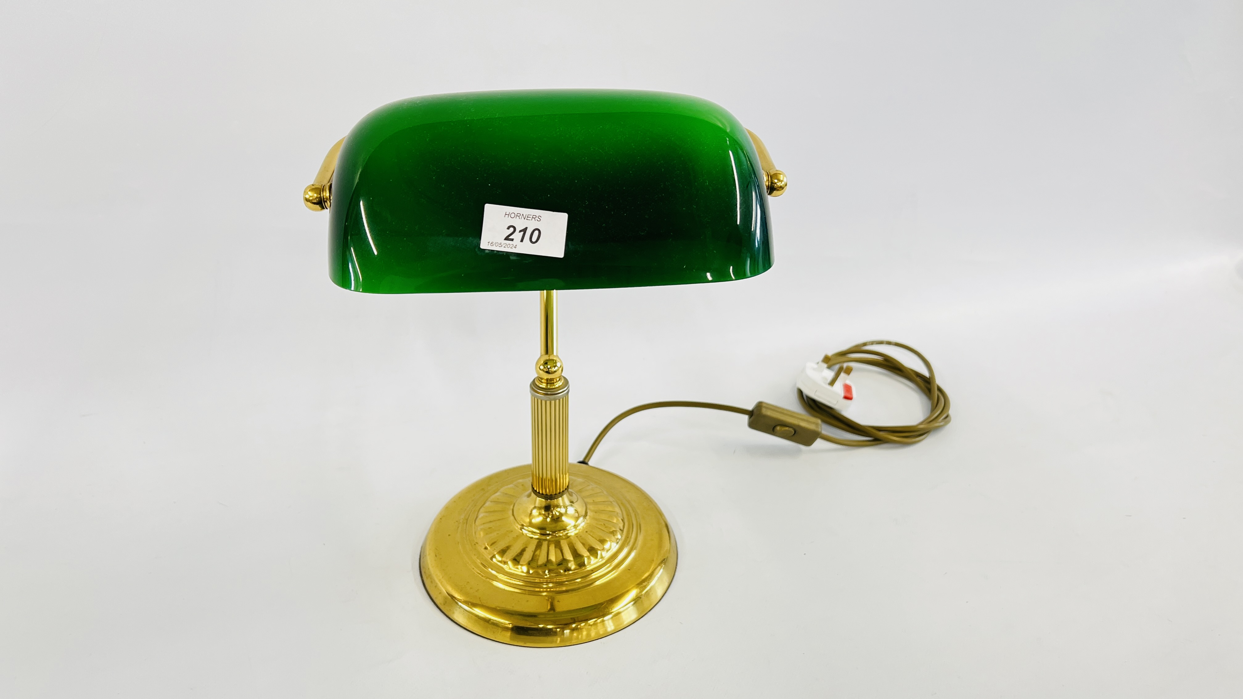 A REPRODUCTION BRASSED BANKERS DESK LAMP WITH GREEN GLASS SHADE - SOLD AS SEEN.