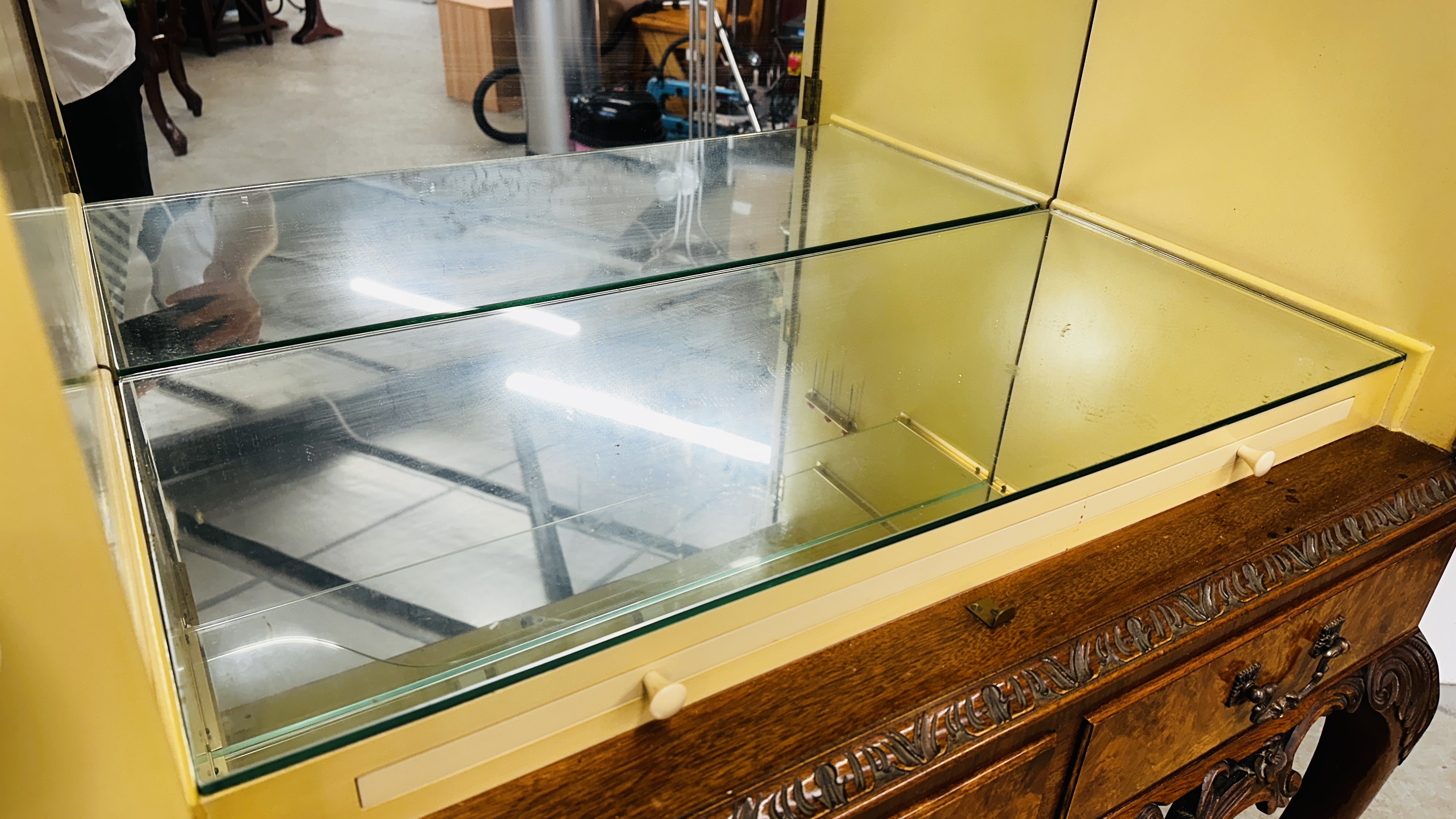 A CONTINENTAL STYLE REPRODUCTION WALNUT FINISH DRINKS CABINET WITH ORNATE BRASS EMBELLISHMENTS, - Image 16 of 22