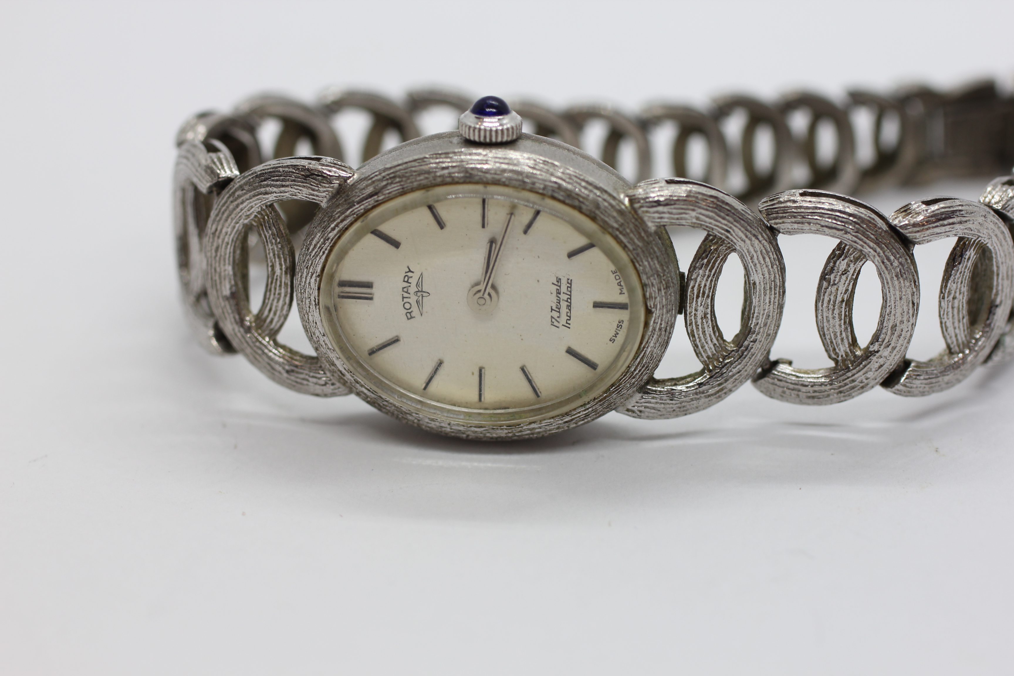 A LADIES SILVER ROTARY WRIST WATCH ON LINKED BRACELET. - Image 6 of 9