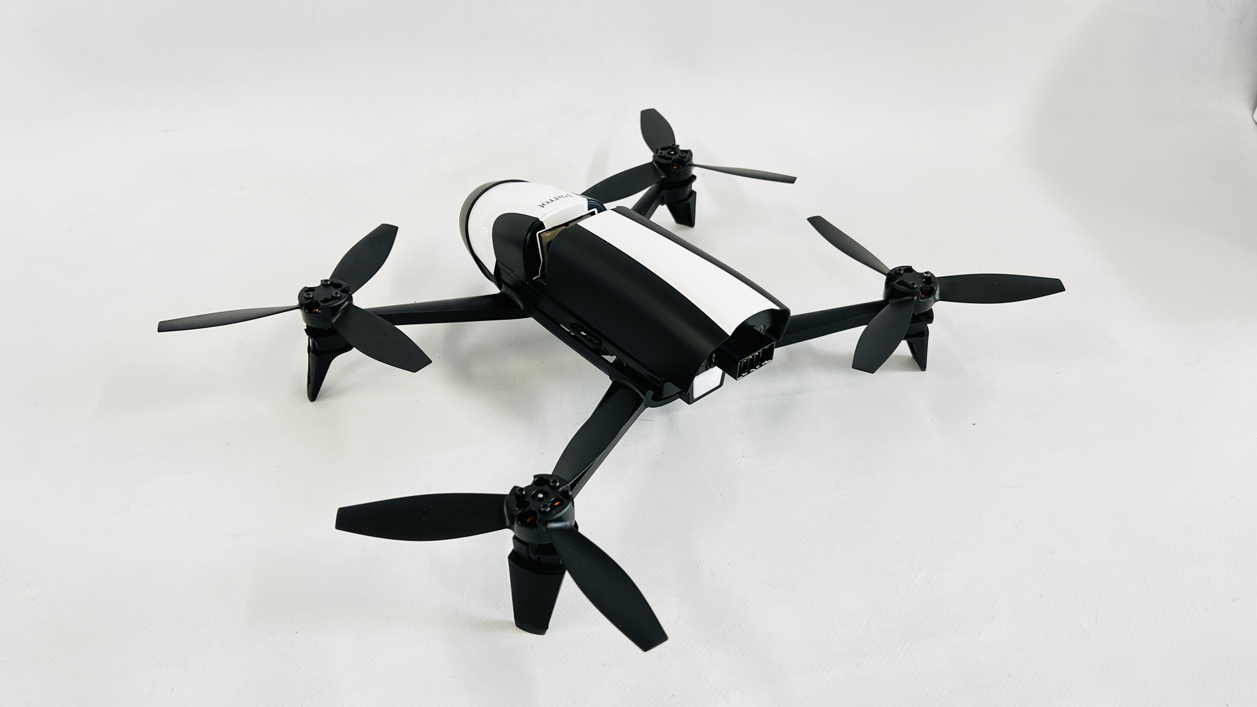 A PARROT BEBOP 2 FPV DRONE WITH LOPRO CARRY CASE AND ORIGINAL BOX - SOLD AS SEEN. - Image 5 of 9