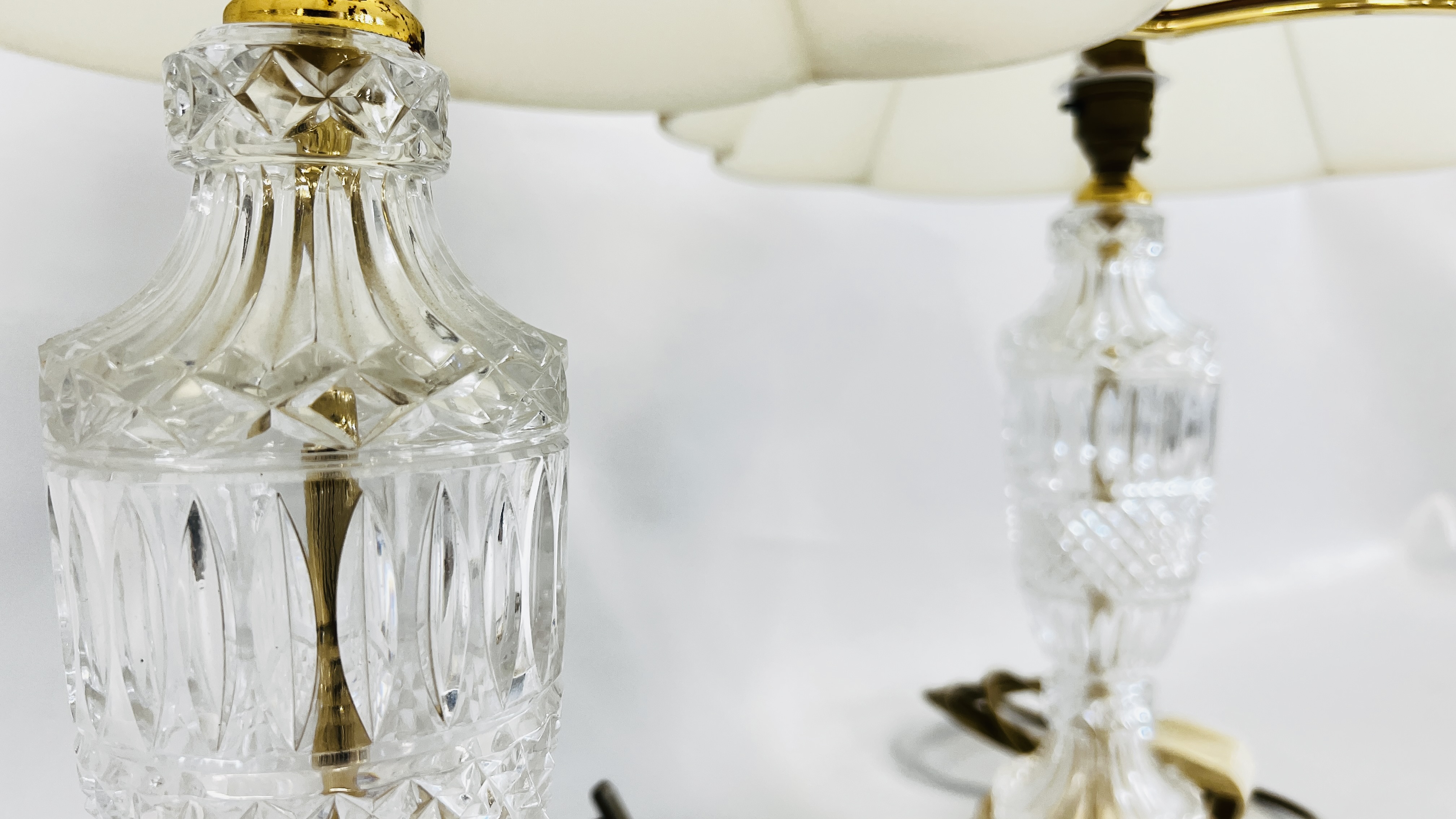 PAIR OF LEAD CRYSTAL TABLE LAMPS WITH CREAM SHADES, OVERALL HEIGHT 58CM - SOLD AS SEEN. - Image 4 of 6