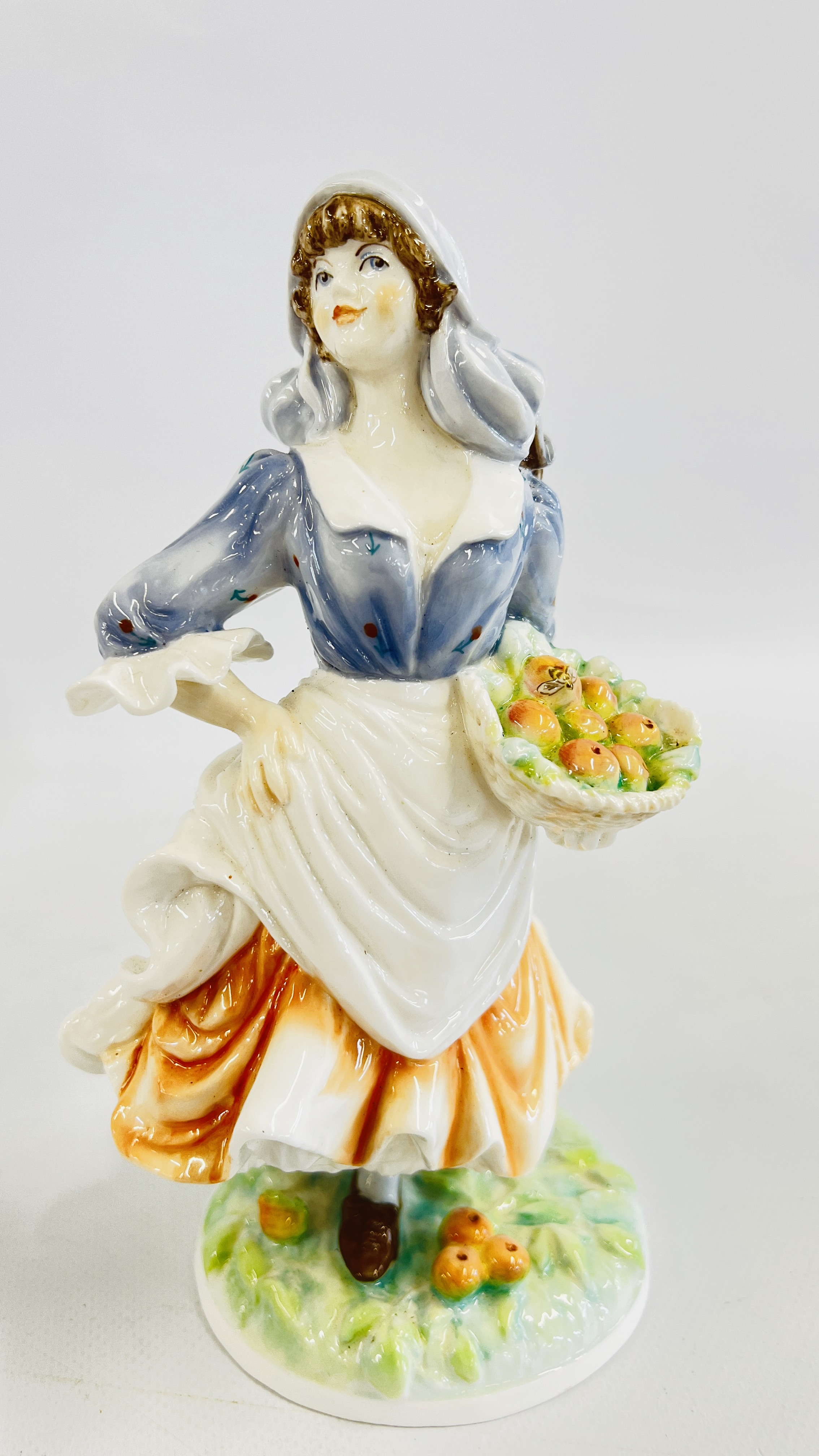 A GROUP OF THREE FIGURINES TO INCLUDE ROYAL WORCESTER DREAMS NO. 1472/500, ROSIE PICKING APPLES NO. - Image 4 of 6