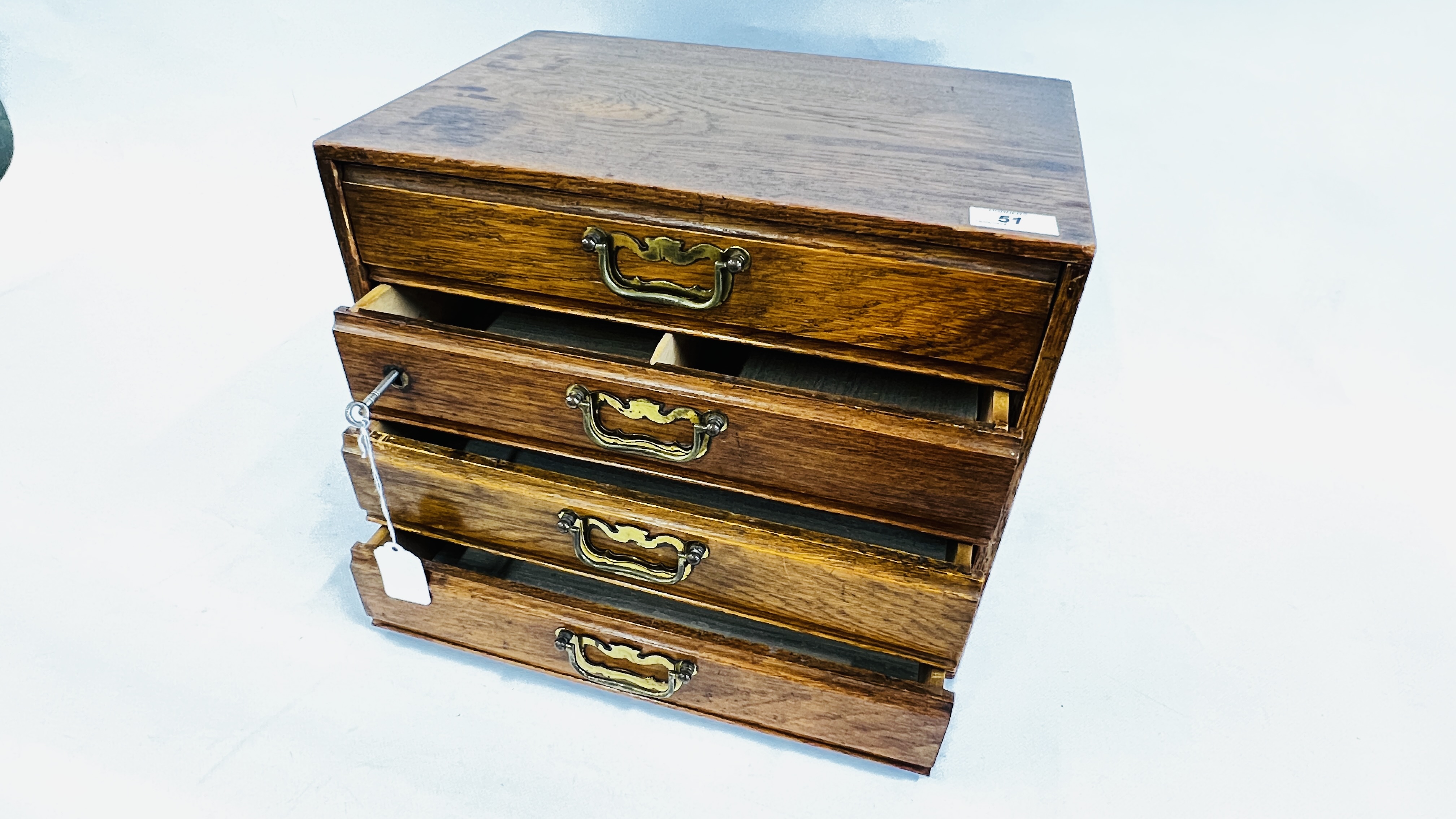 A VINTAGE MAHOGANY 4 DRAWER LOCKABLE STATIONERY CHEST (KEY NOT PRESENT) W 39 X D 27CM X H 31CM. - Image 2 of 3