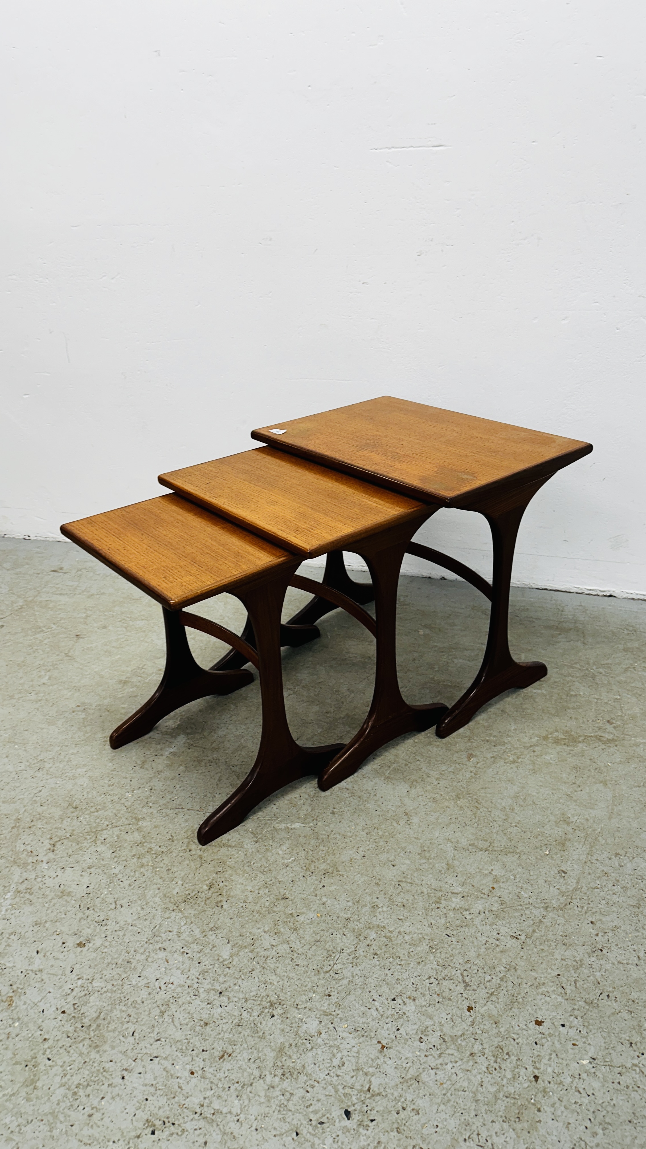 NEST OF 3 MID CENTURY G PLAN TEAK OCCASIONAL TABLES. - Image 3 of 13