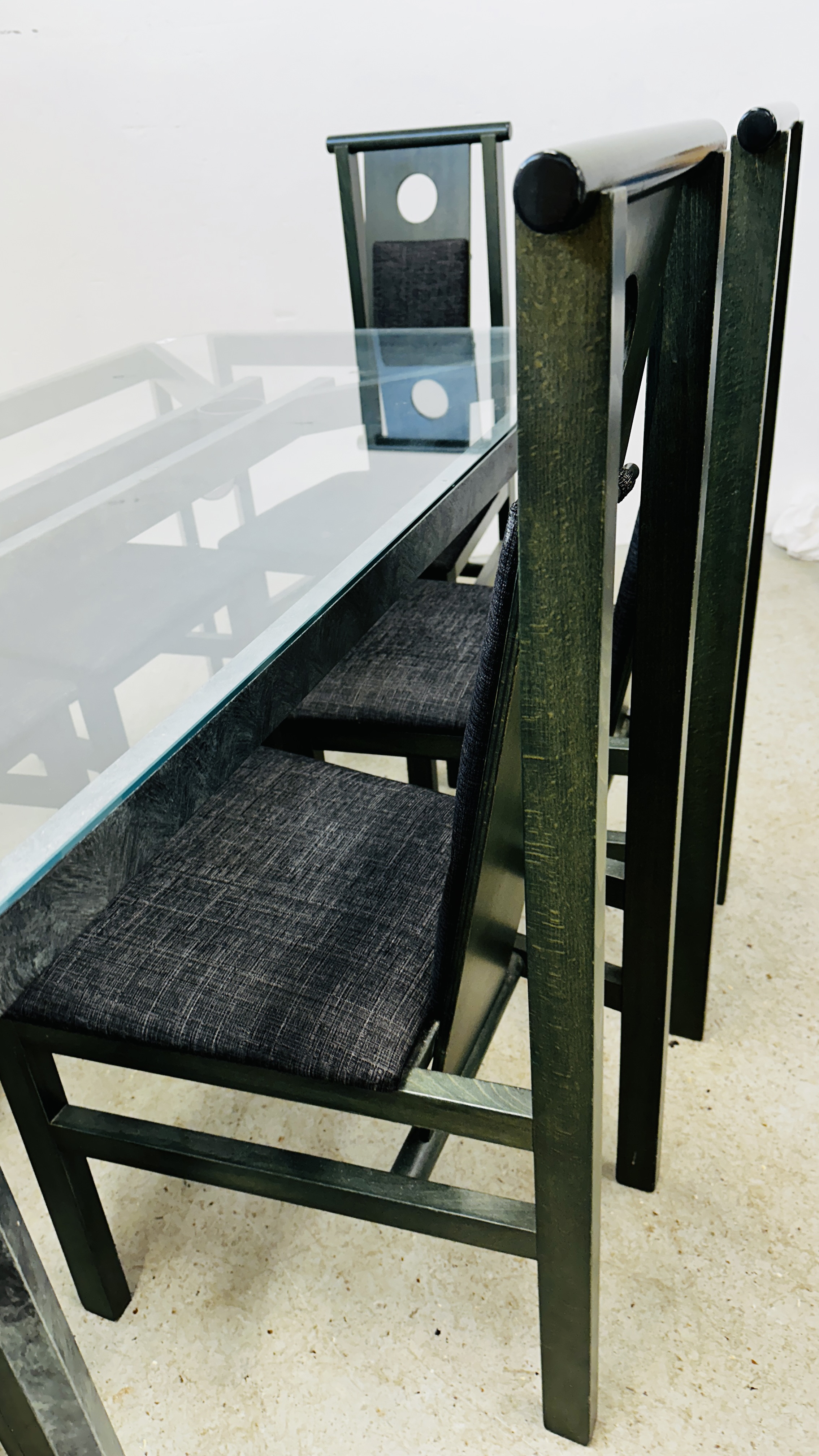 A DESIGNER MODERN METAL CRAFT DINING TABLE WITH GLASS TOP 155CM X 80CM ACCOMPANIED BY A SET OF SIX - Image 7 of 14
