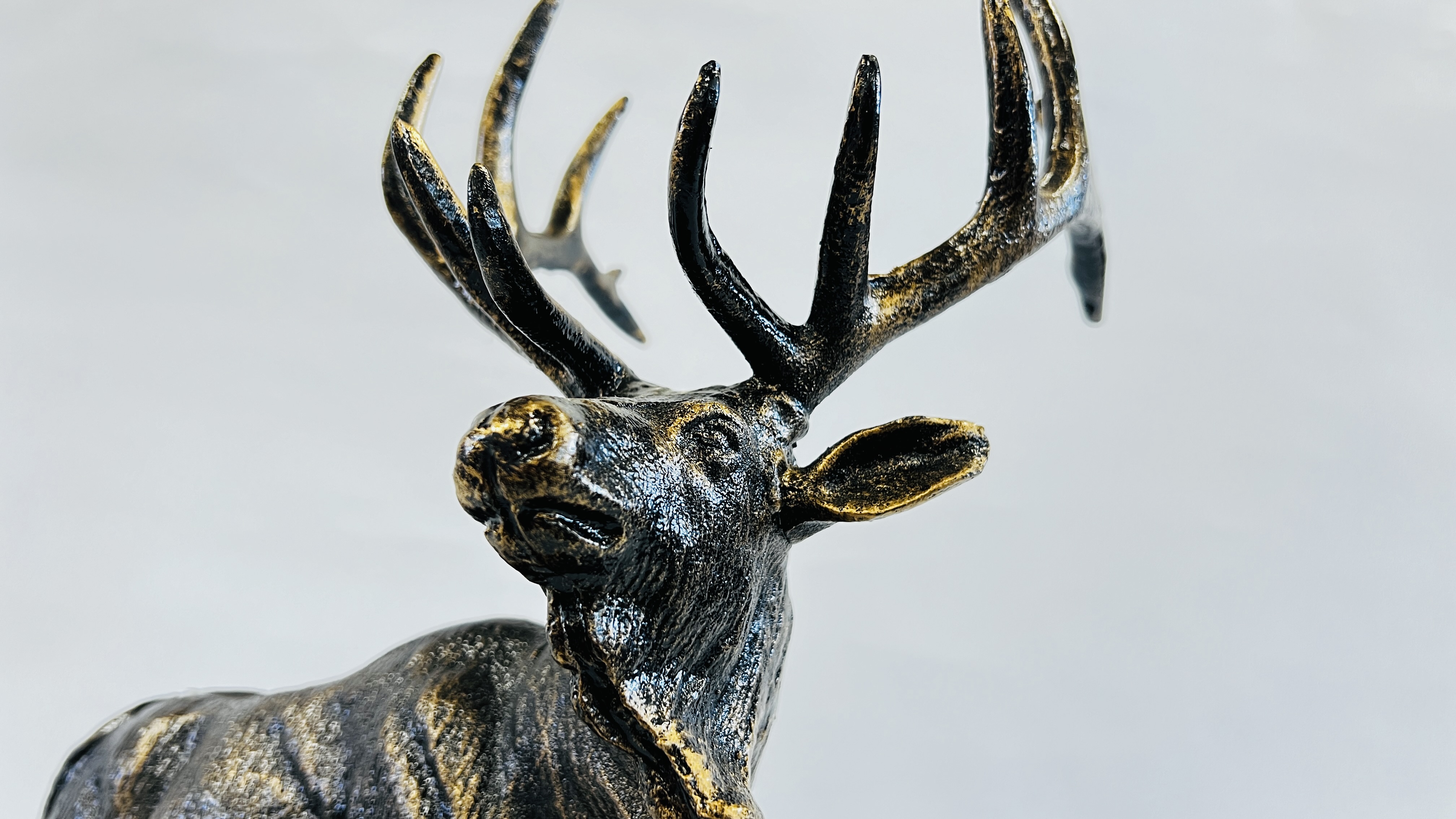 (R) CAST STAG FIGURE - WOODEN BASE - Image 5 of 8