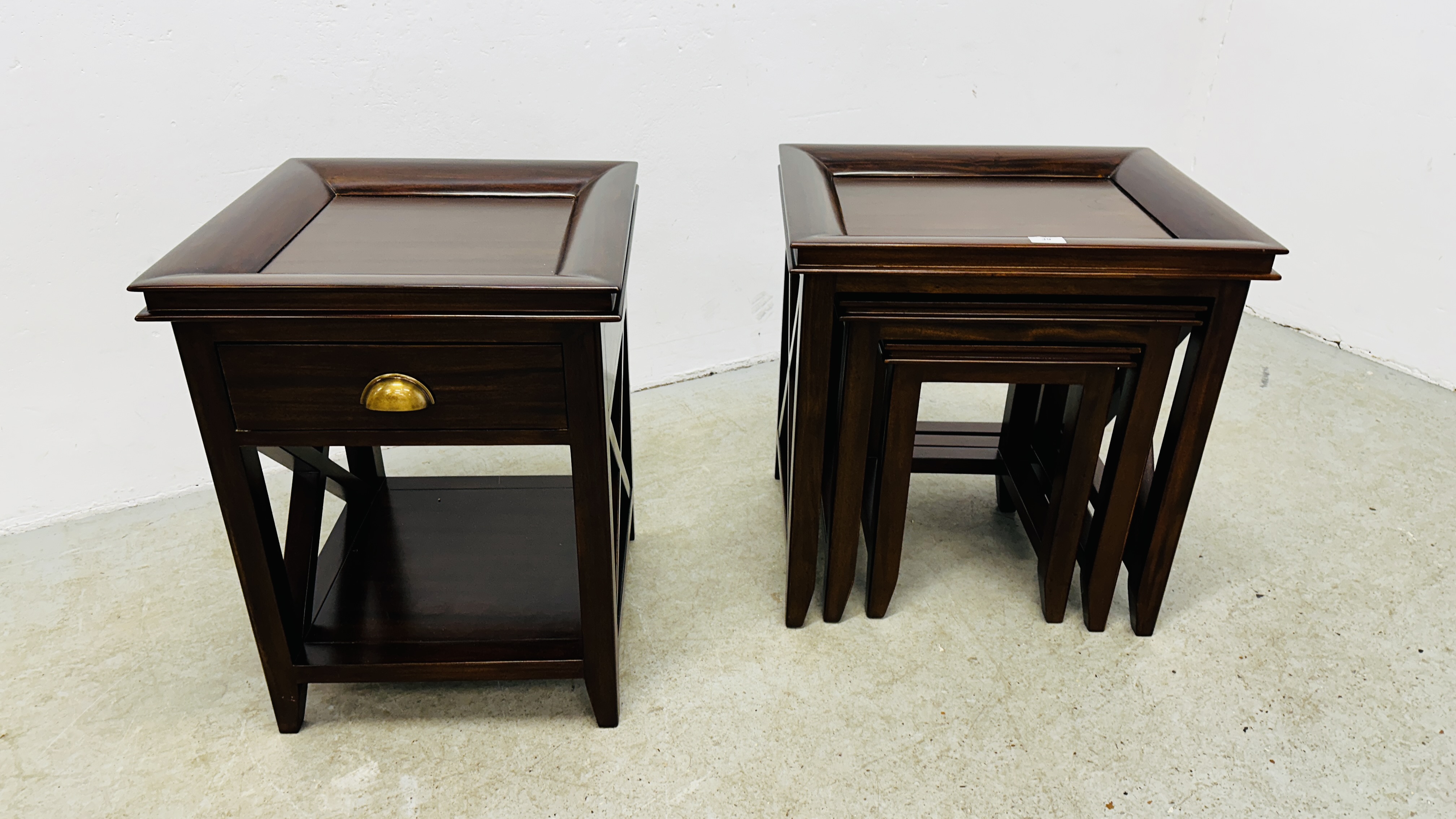 A NEST OF 3 HARDWOOD OCCASIONAL TABLES ALONG WITH A MATCHING SINGLE DRAWER LAMP TABLE W 46 X 46 X