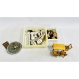 A BOX OF ASSORTED DOLLS HOUSE FURNITURE AND ACCESSORIES AND MINIATURE CERAMICS TO INCLUDE EXAMPLES