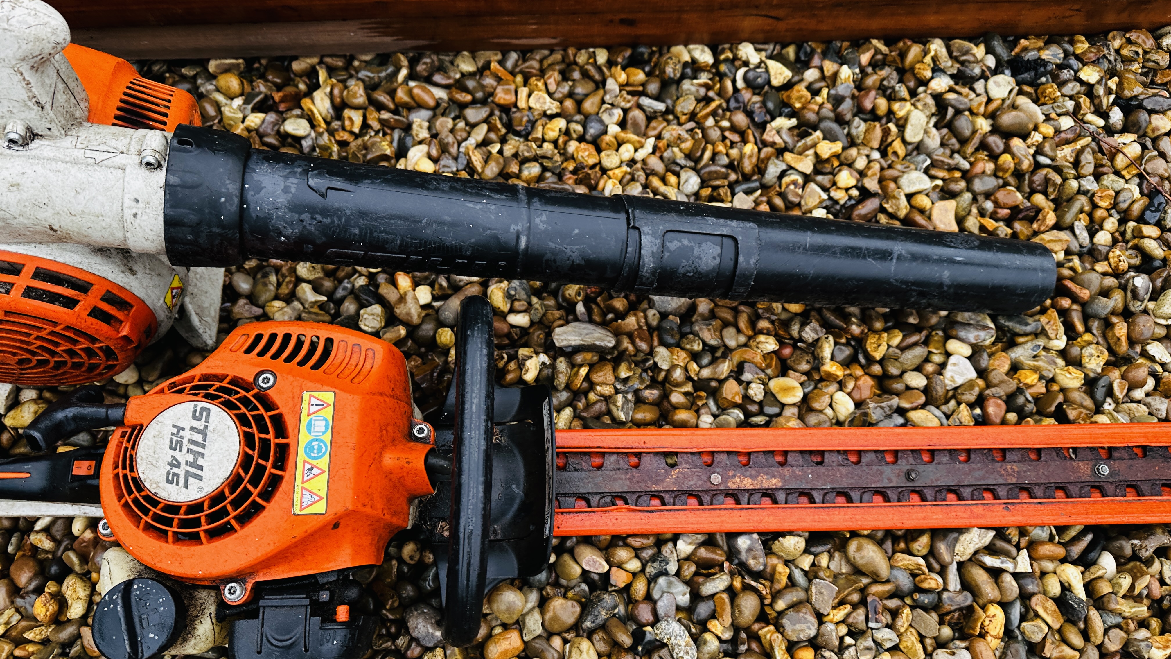 STIHL PETROL DRIVEN GARDEN BLOWER AND STIHL HS45 PETROL DRIVEN HEDGE TRIMMER - AS CLEARED, - Image 6 of 8