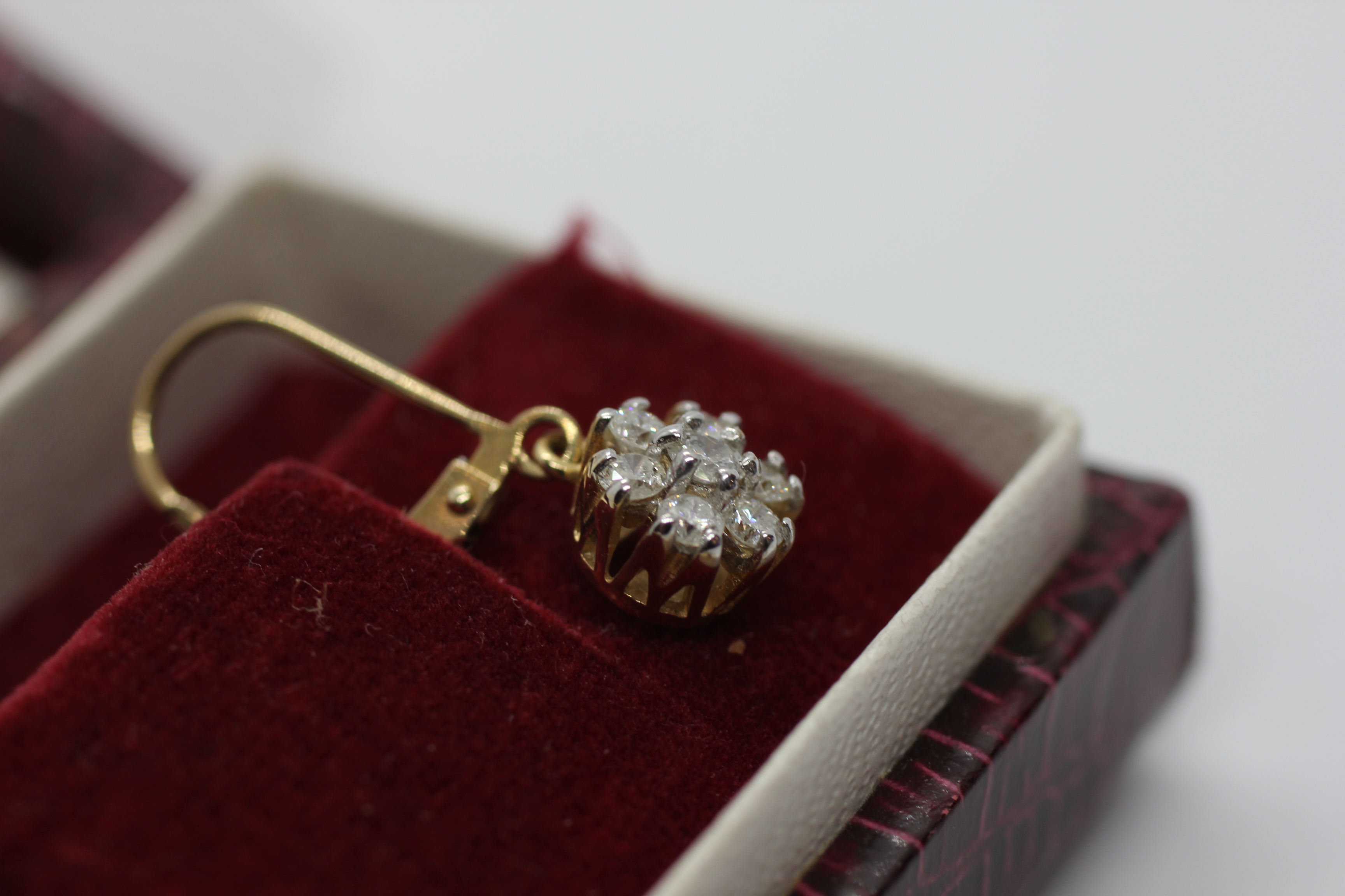 A PAIR OF VINTAGE 9CT GOLD DIAMOND CLUSTER EARRINGS. - Image 5 of 8