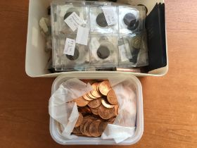 COINS: TUB OF MIXED MAINLY UK BRONZE, CUPRO-NICKEL, 1967 PENNIES (561),