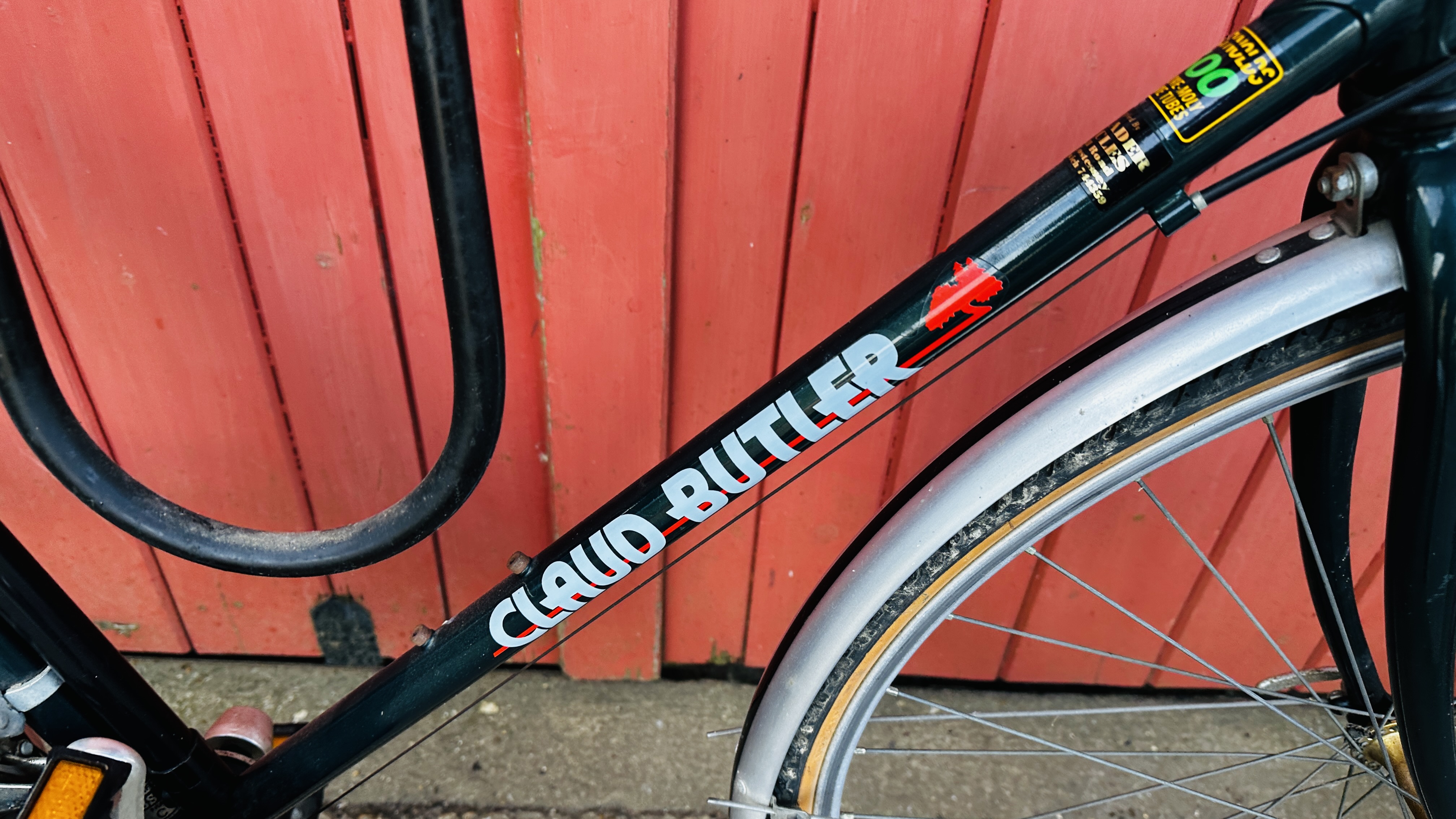 A GENT'S CLAUDE BUTLER LEGAND 18 SPEED BICYCLE. - Image 8 of 18