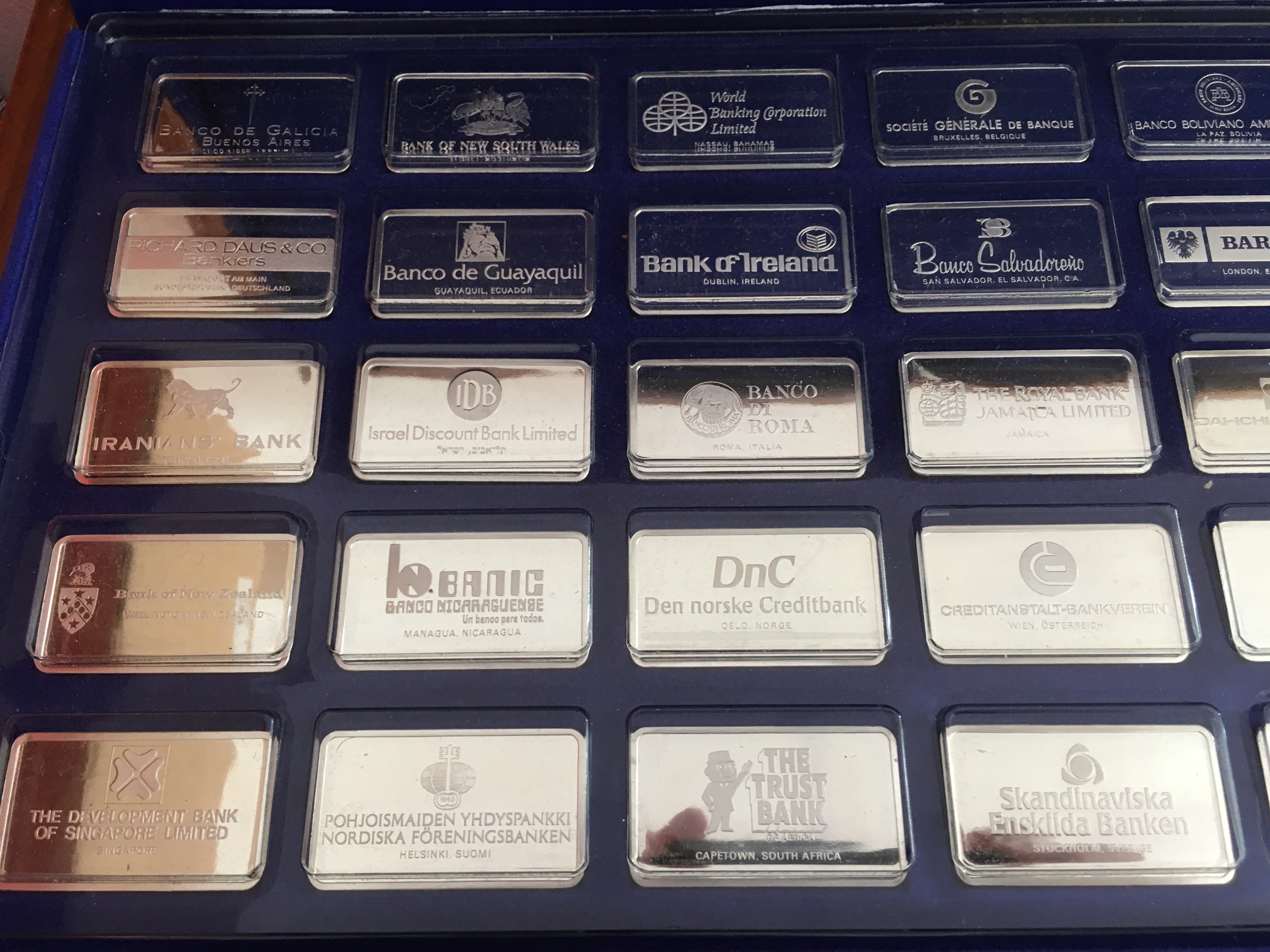 SILVER: PINCHES c1975 THE FIRST INTERNATIONAL BANK INGOT COLLECTION OF FIFTY SILVER INGOTS, - Image 7 of 11