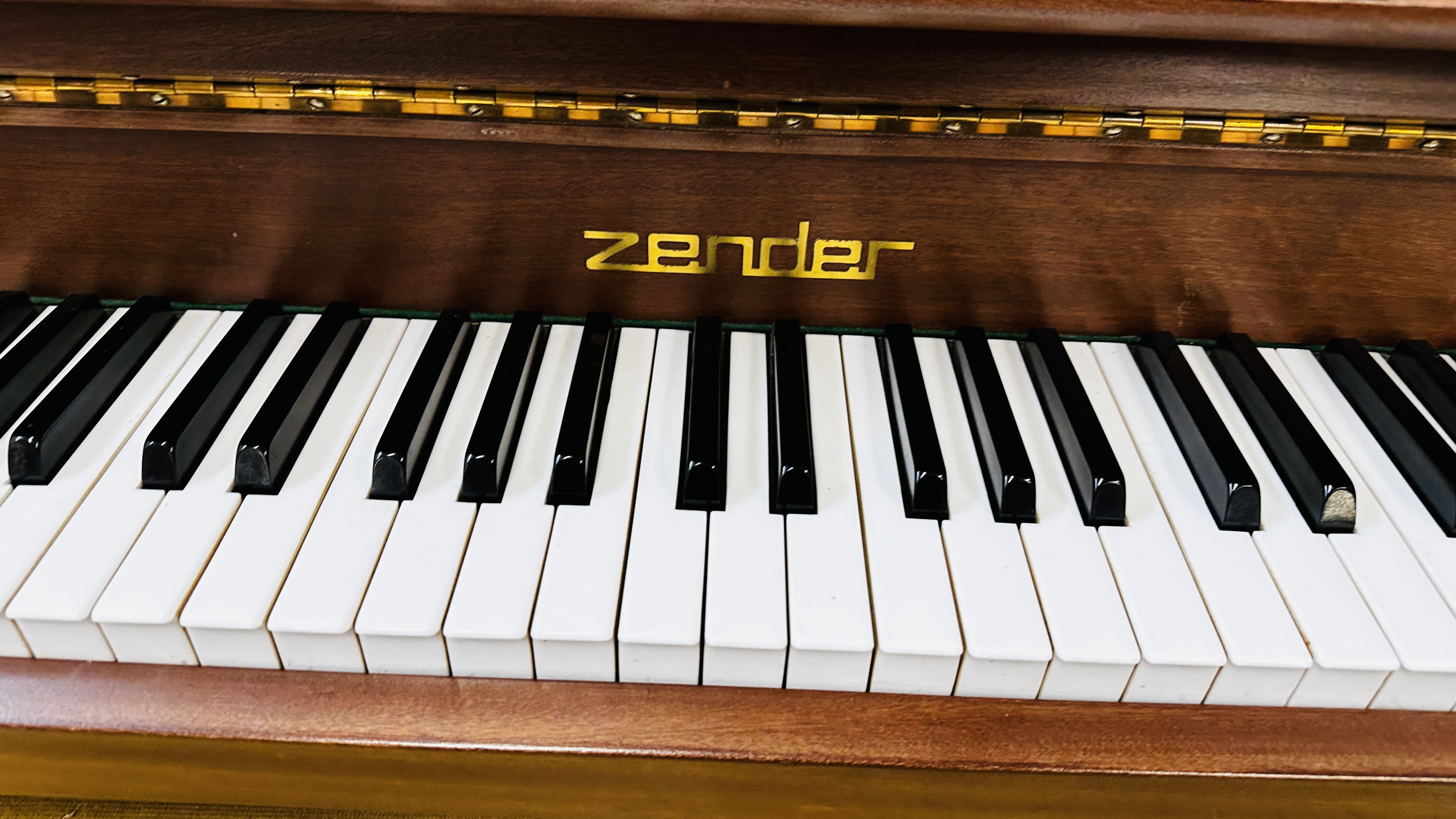 ZENDER MODERN UPRIGHT OVERSTRUNG PIANO, WIDTH 133CM, - Image 5 of 15