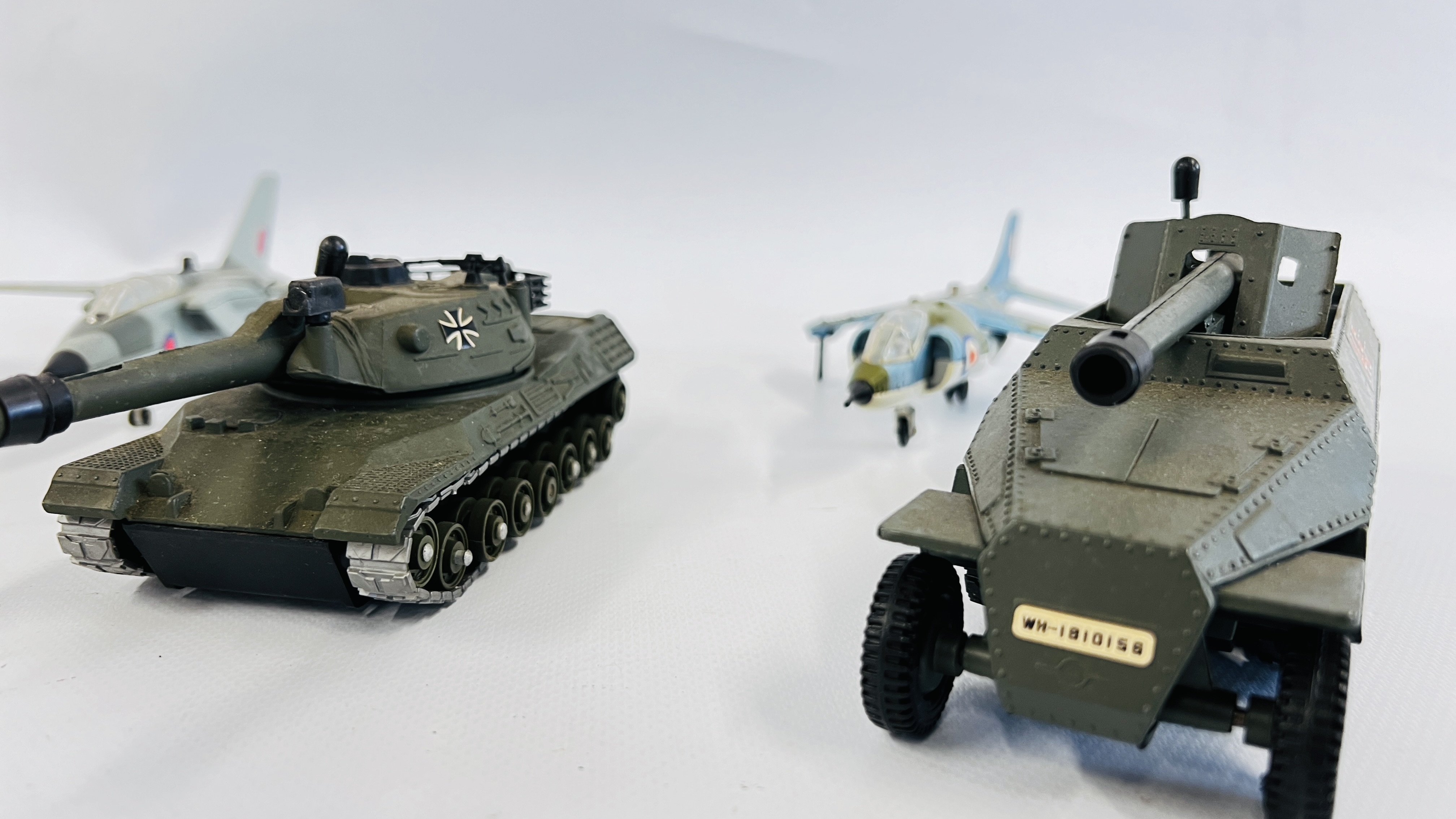A GROUP OF 4 X DIE-CAST MILITARY DINKY TANKS ALONG WITH 4 X DIE-CAST DINKY FIGHTER PLANES / JETS. - Image 3 of 8