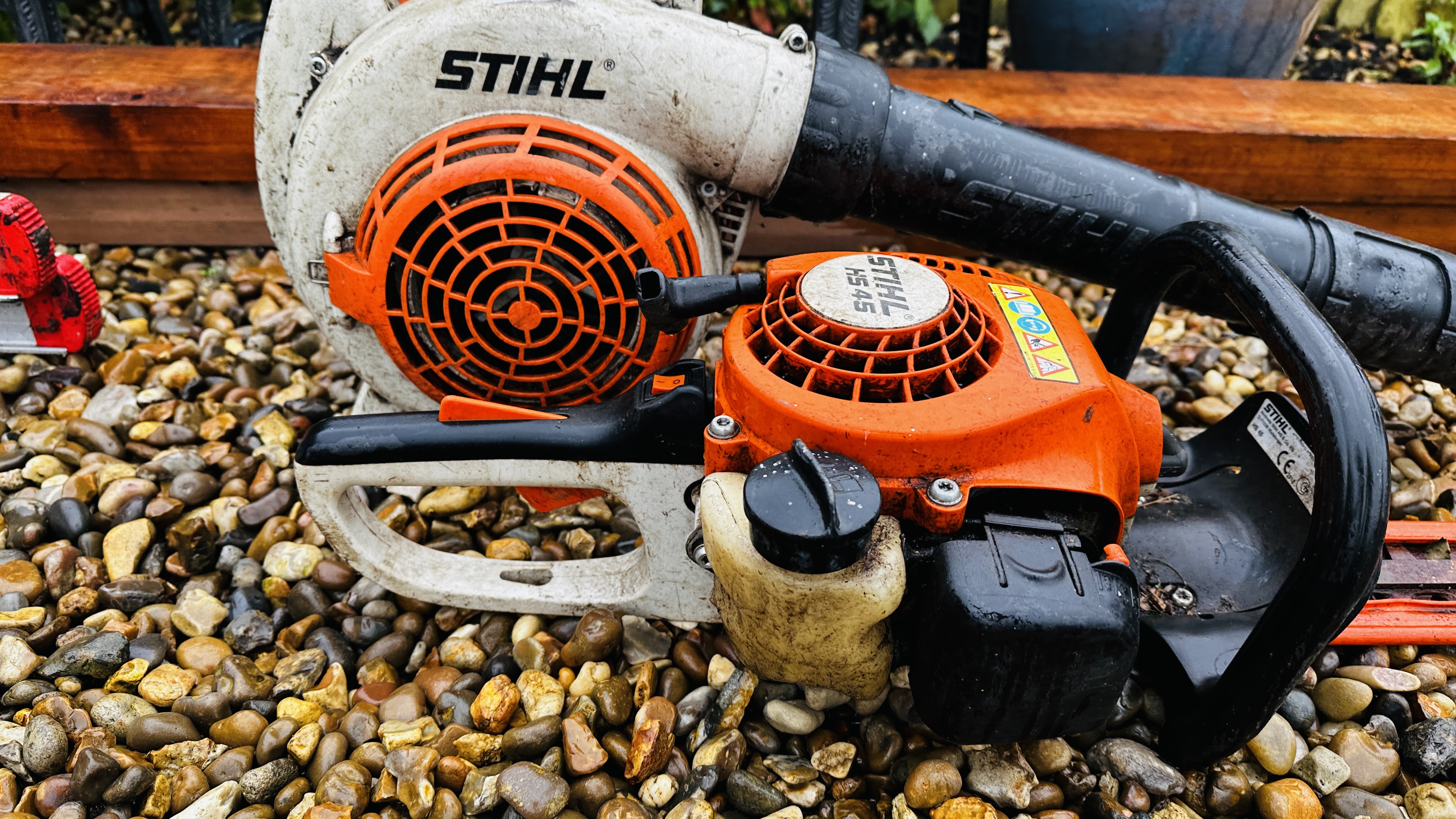 STIHL PETROL DRIVEN GARDEN BLOWER AND STIHL HS45 PETROL DRIVEN HEDGE TRIMMER - AS CLEARED, - Image 3 of 8