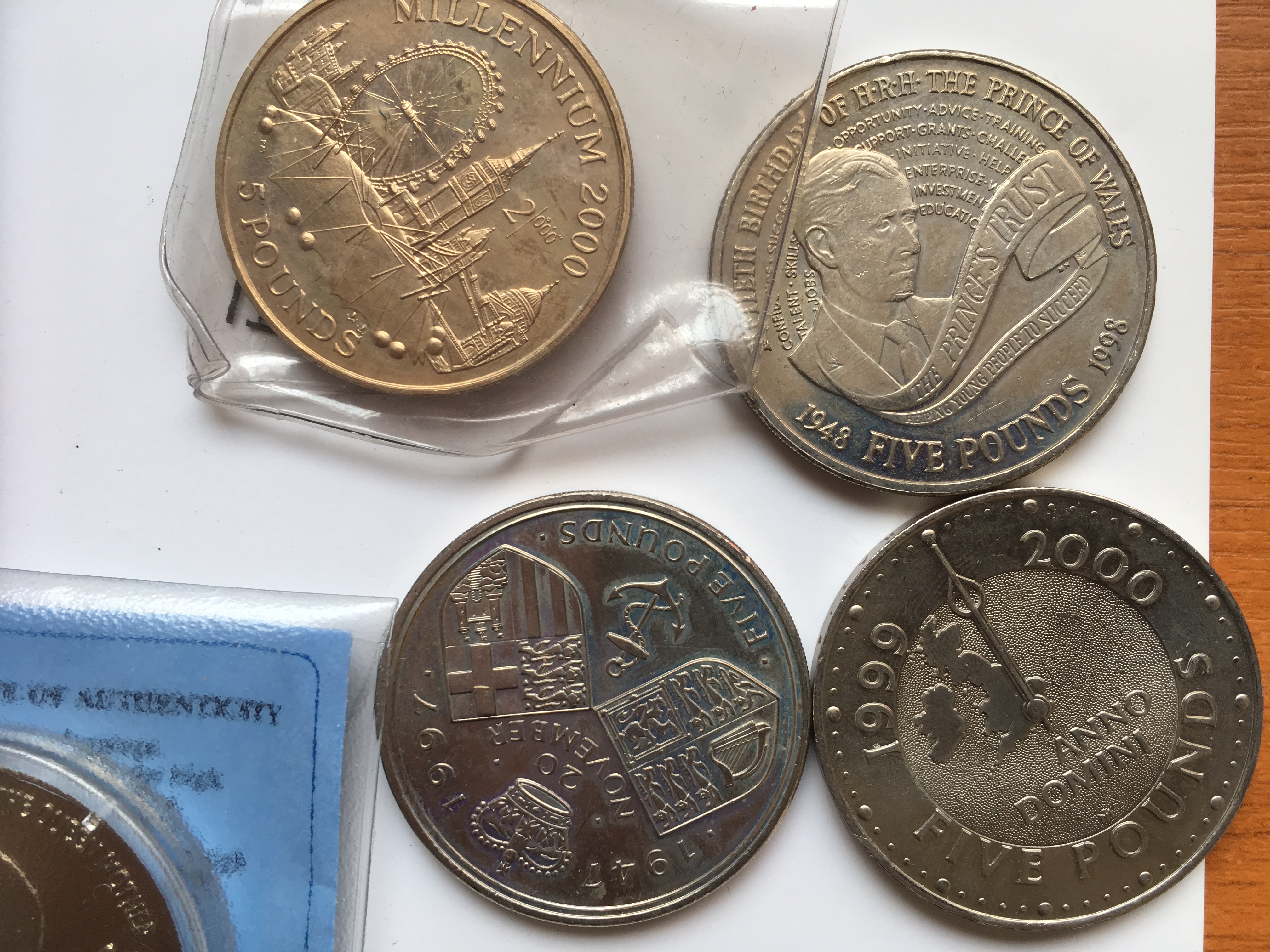 COINS: TUB OF MODERN WITH ROYAL MINT 2006 UNCIRCULATED SET, £5 CROWNS, COUPLE OVERSEAS SILVER ETC. - Bild 4 aus 6