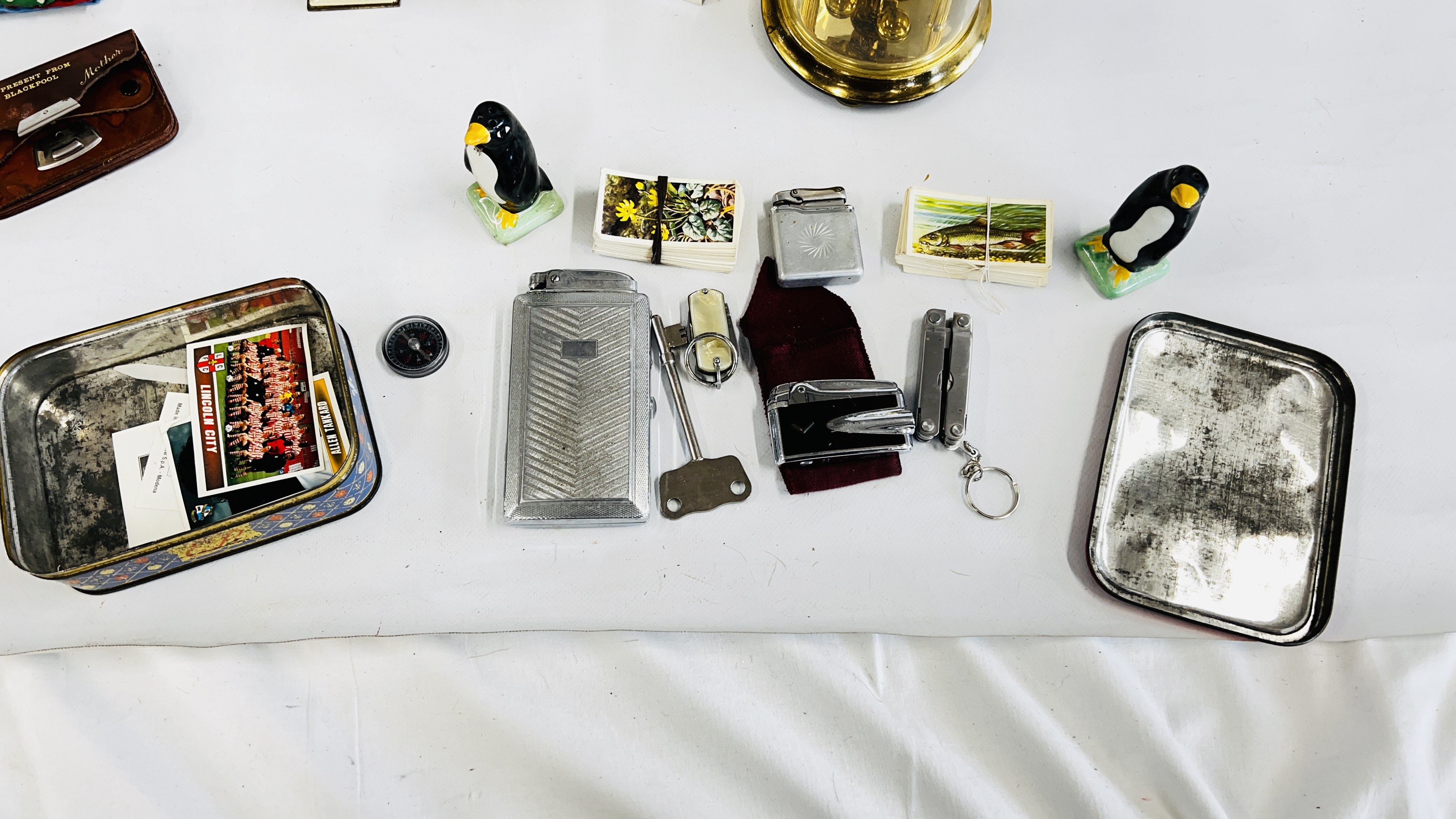 A BOX OF COLLECTIBLES TO INCLUDE ENAMELLED SCALES, - Bild 14 aus 17