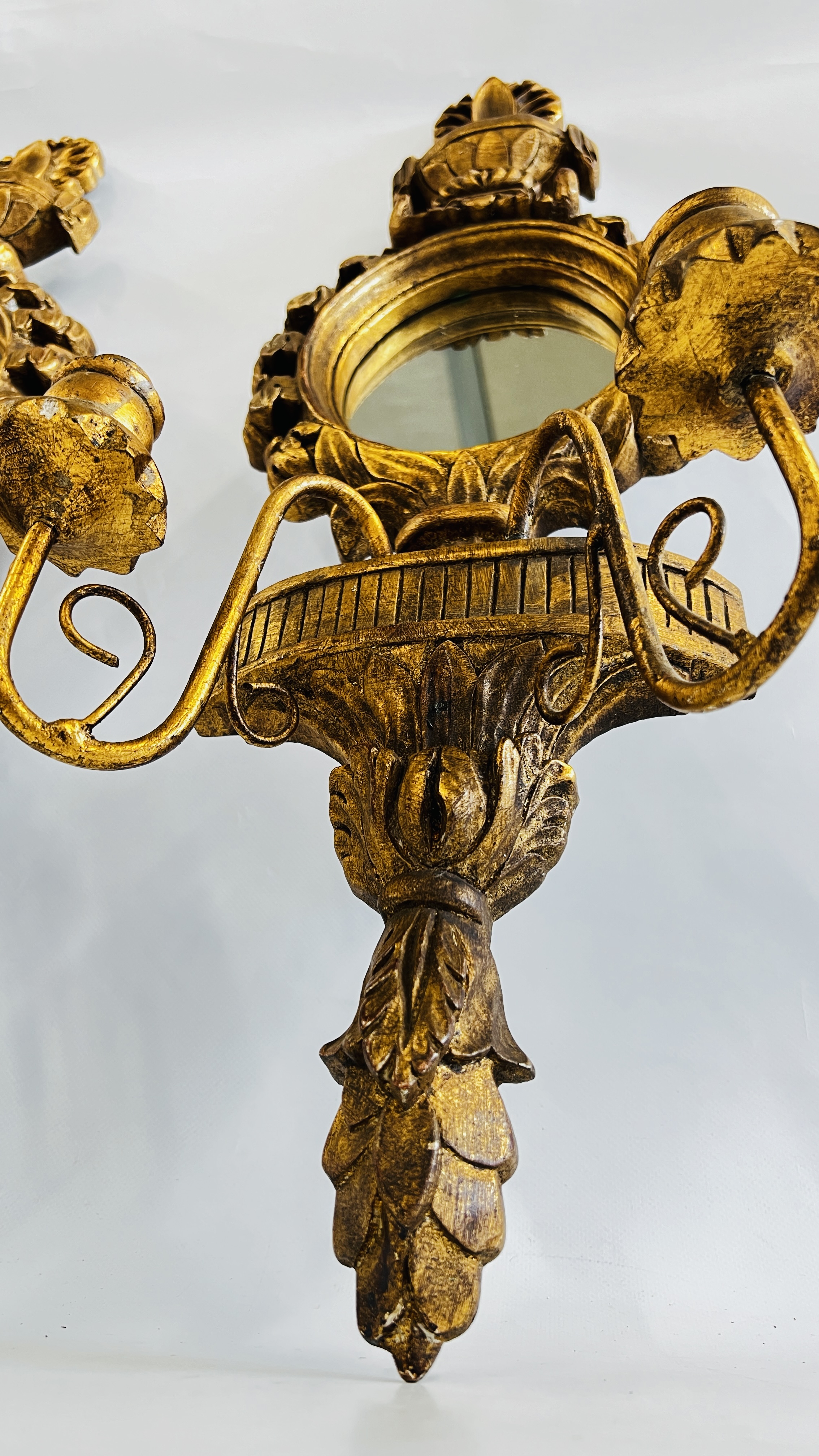 A PAIR OF ELABORATE GILT FINISH TWO BRANCH WALL SCONCES WITH MIRRORED INSERTS H 76CM. - Bild 6 aus 9