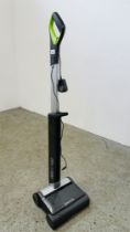 A GTECH 22V AIR-RAM AND CHARGER - SOLD AS SEEN.