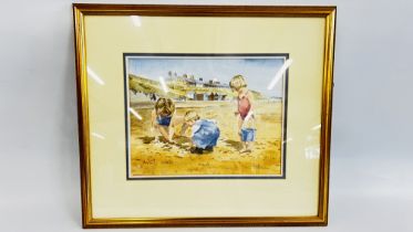 A FRAMED AND MOUNTED MARY GUNDRY WATERCOLOUR SOUTHWOLD CHILDREN ON THE BEACH 37CM X 29CM.
