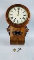 VINTAGE OAK CASED WALL CLOCK WITH PENDULUM AND KEY.